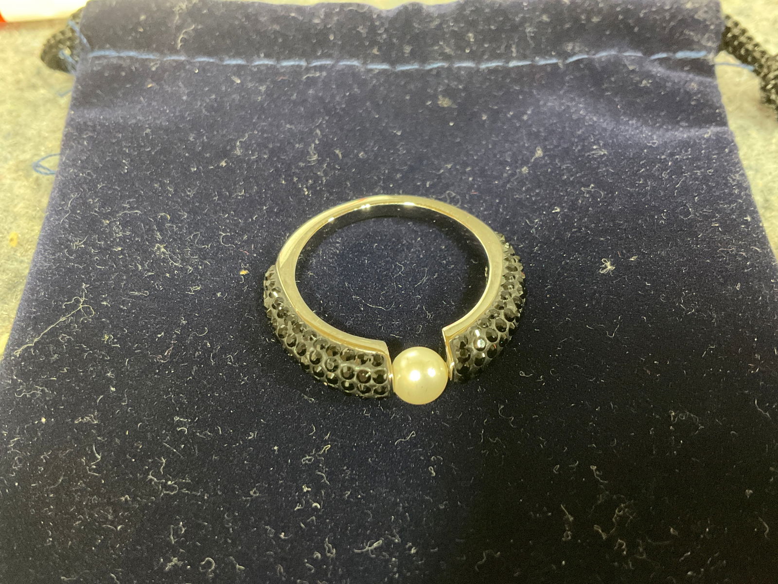 Swarovski piano ring(size 7.5): Swarovski piano ring(size 7.5)