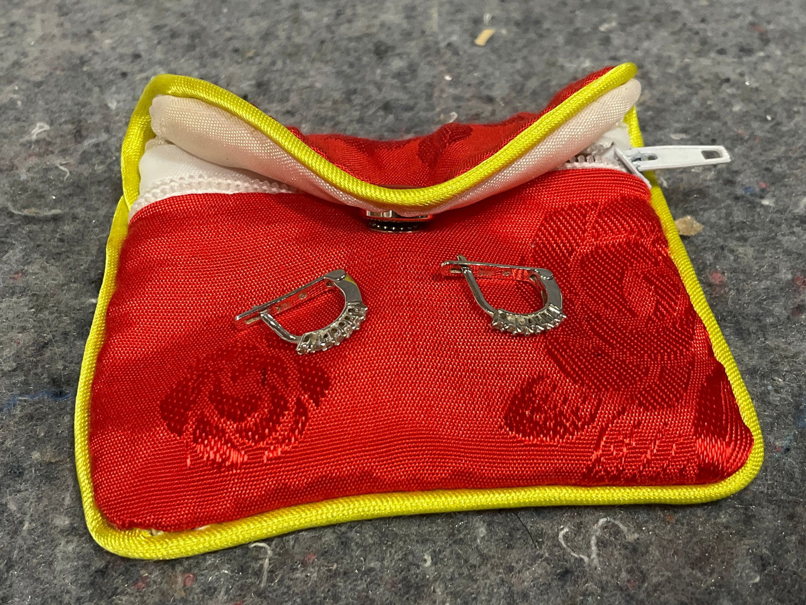 14kt diamond lever back earrings: 14kt diamond lever back earrings