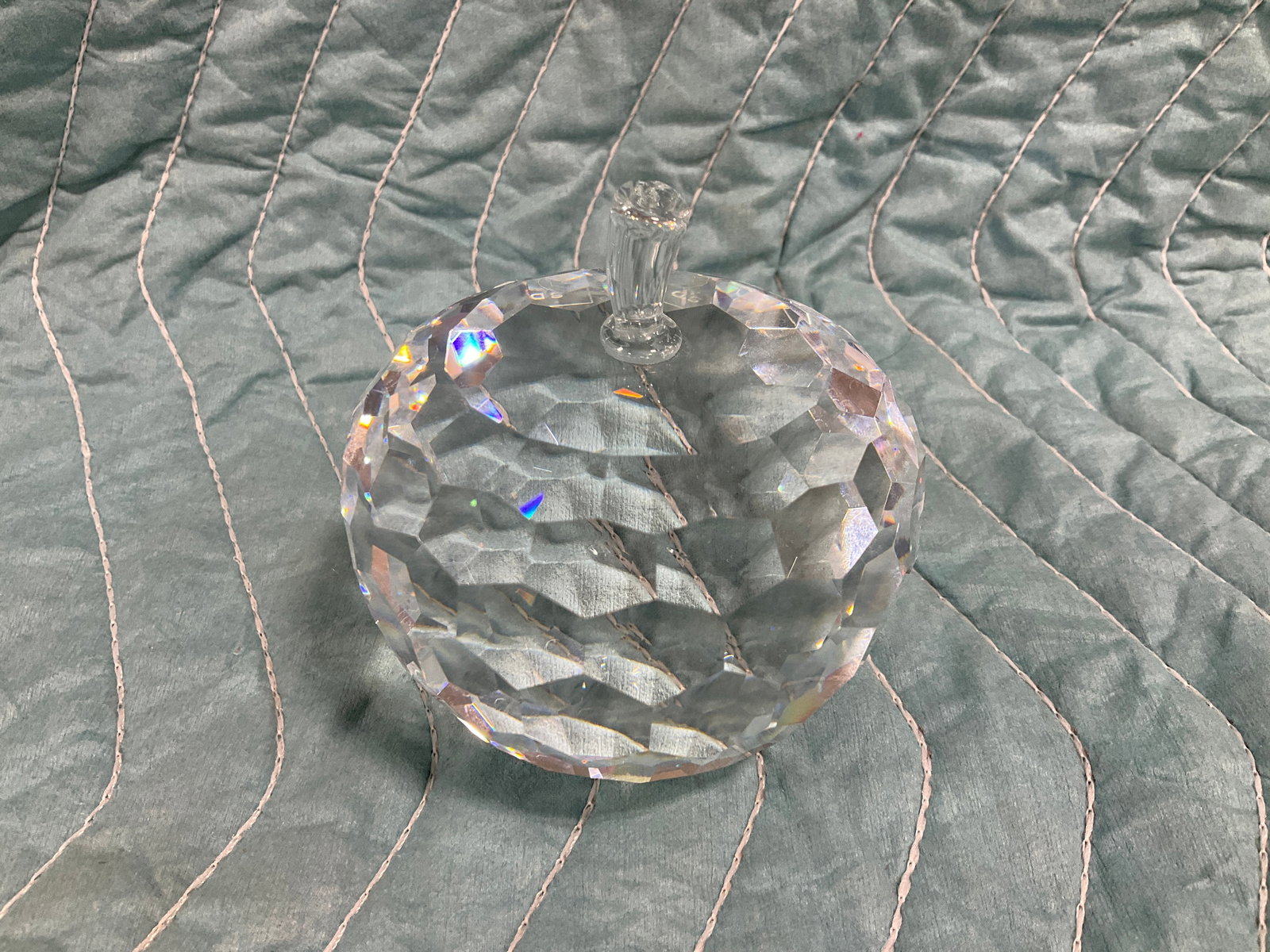 Simon Designs crystal apple(3.5in tall): Simon Designs crystal apple(3.5in tall)