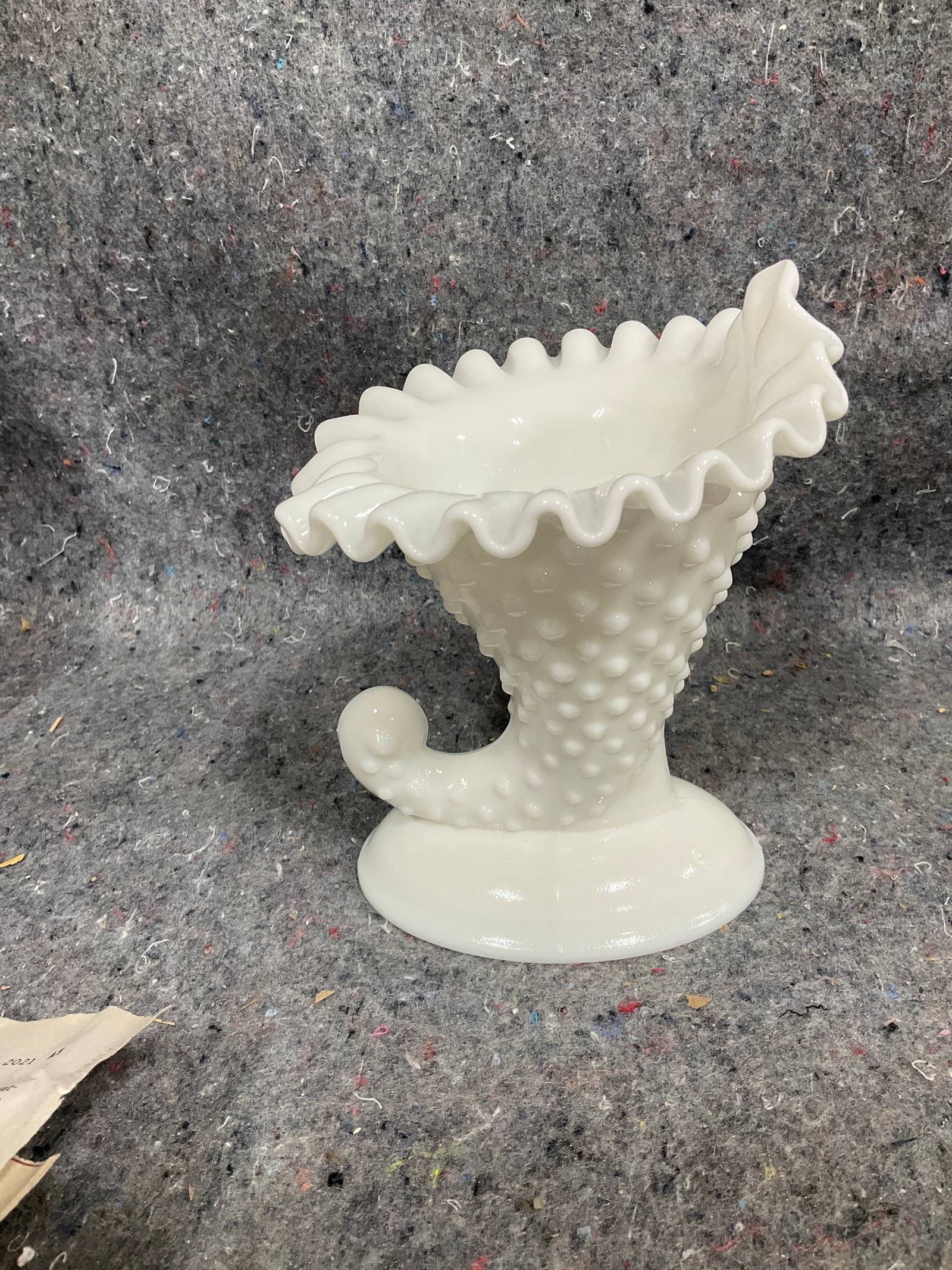 Vintage Fenton white hobnail milk glass cornucopia vase(6intall) (1 of 1)