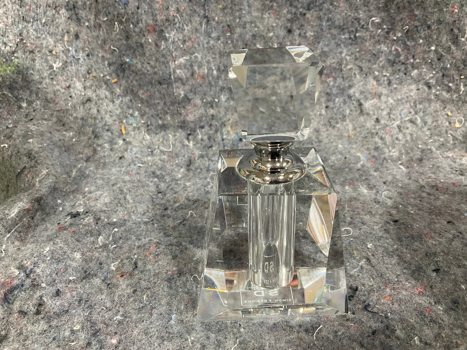 Simon Designs Lead Crystal Perfume Bottle (3.75in Tall) (1 of 1)