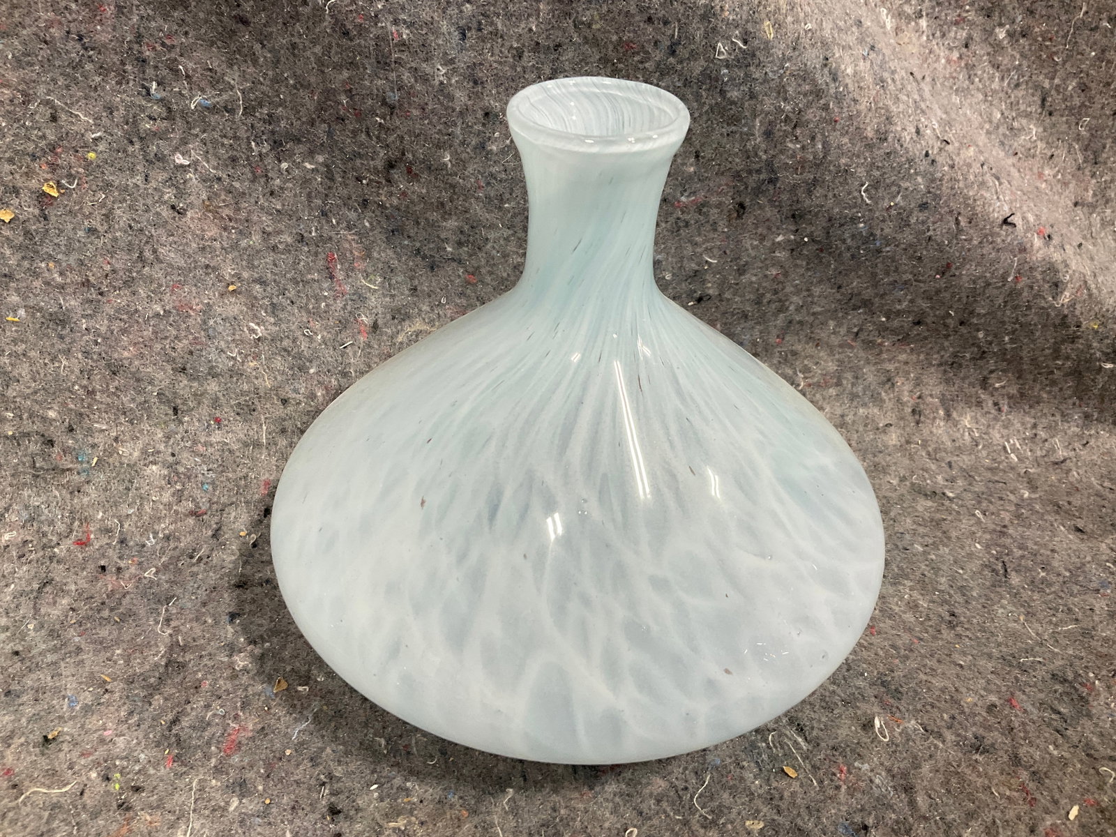 Vintage Handblown Blue and White Art Glass Vase (5.5in Tall) (1 of 1)