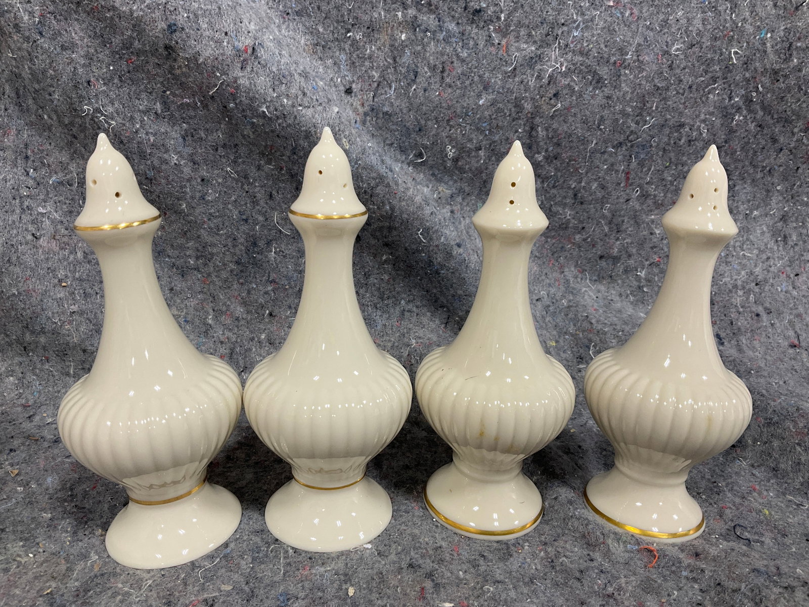 Lenox Salt/Pepper Shakers (6in Tall): Lenox Salt/Pepper Shakers (6in Tall)