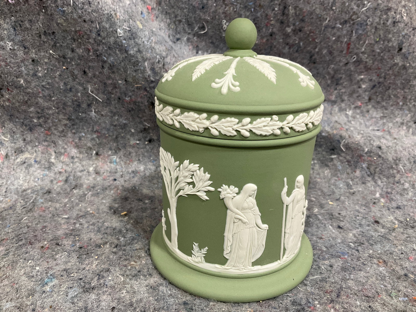 Wedgwood Lidded Jar (5in Tall) (1 of 1)