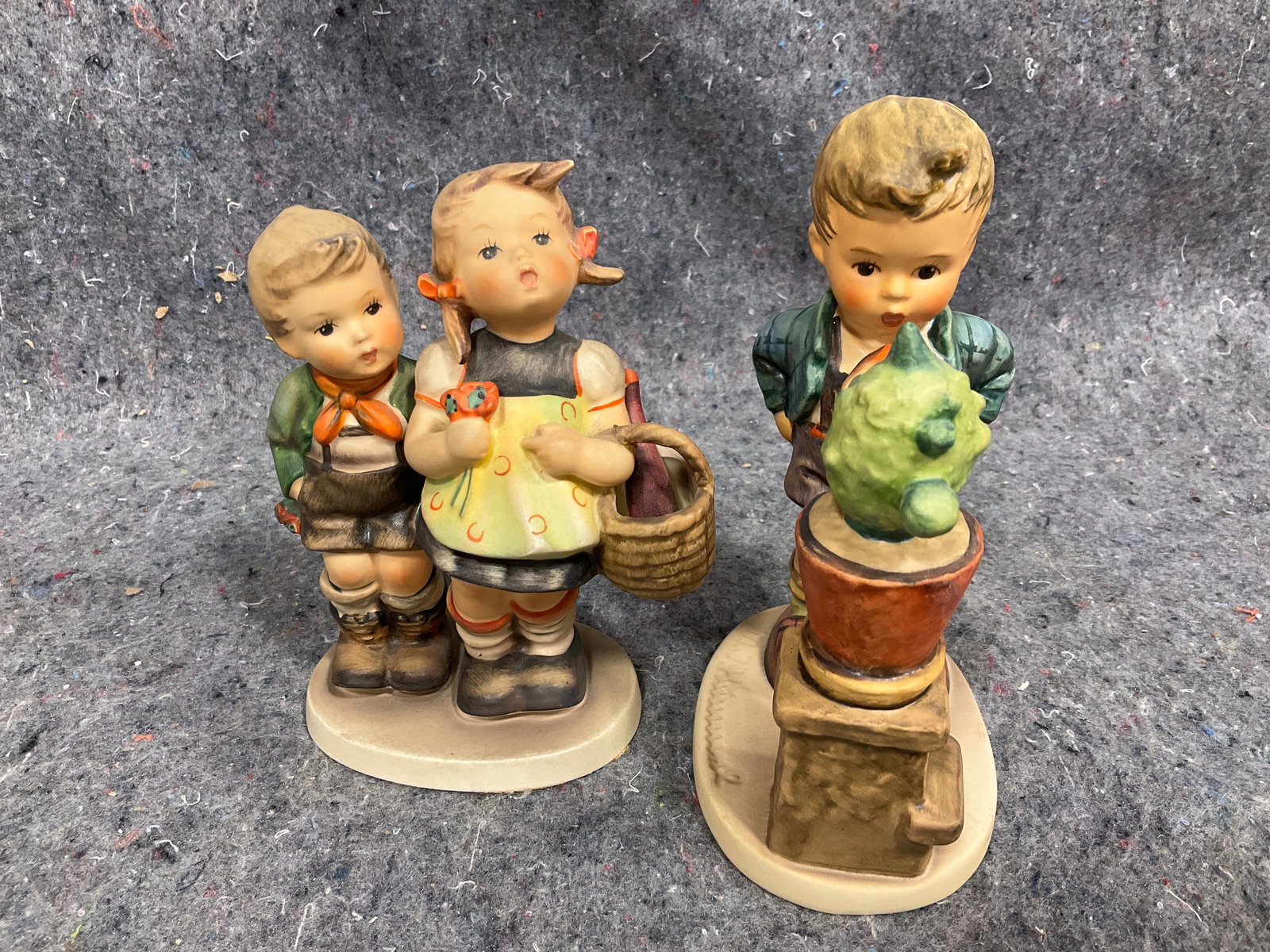 Hummel Porcelain Figures (Tallest - 6.5in): Hummel Porcelain Figures (Tallest - 6.5in)