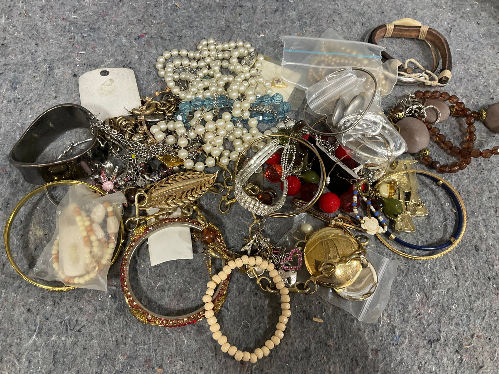 Various Costume Jewelry: Various Costume Jewelry