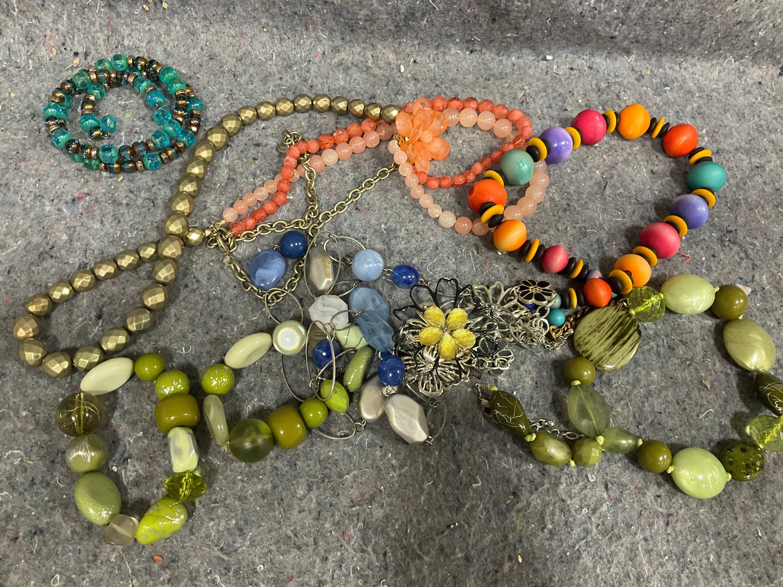 Various 1960s Jewelry: Various 1960s Jewelry