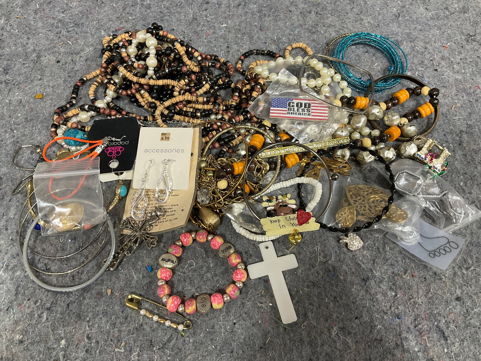 Various 1970s Costume Jewelry: Various 1970s Costume Jewelry