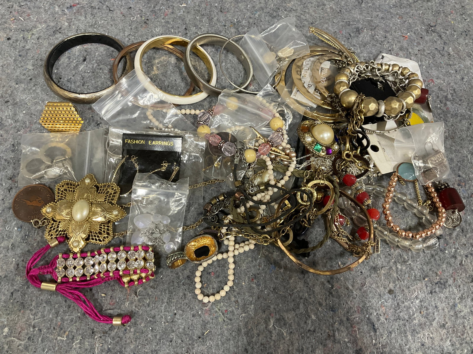 Various 1970s Costume Jewelry: Various 1970s Costume Jewelry