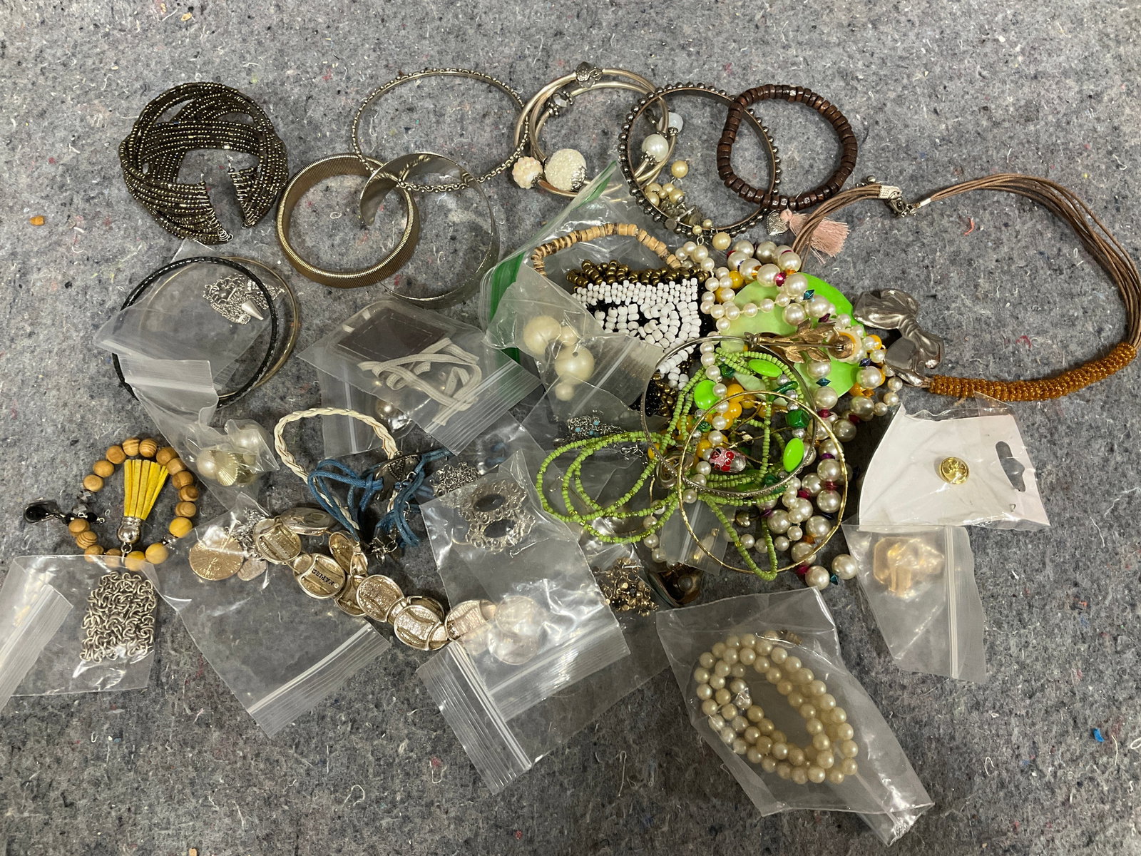 Various 1960s Costume Jewelry: Various 1960s Costume Jewelry