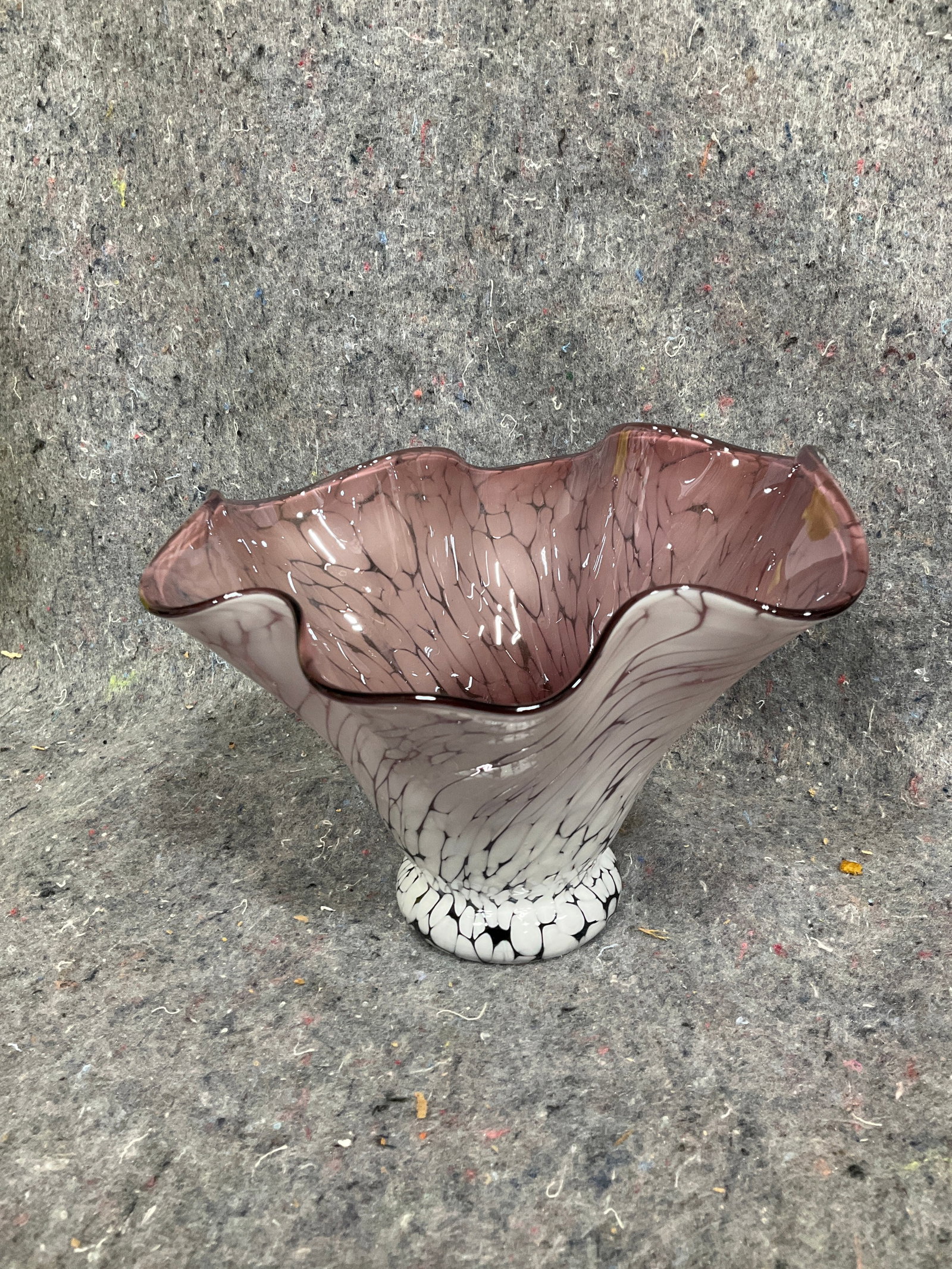 Art glass handkerchief vase(5.5intall): Art glass handkerchief vase(5.5intall)