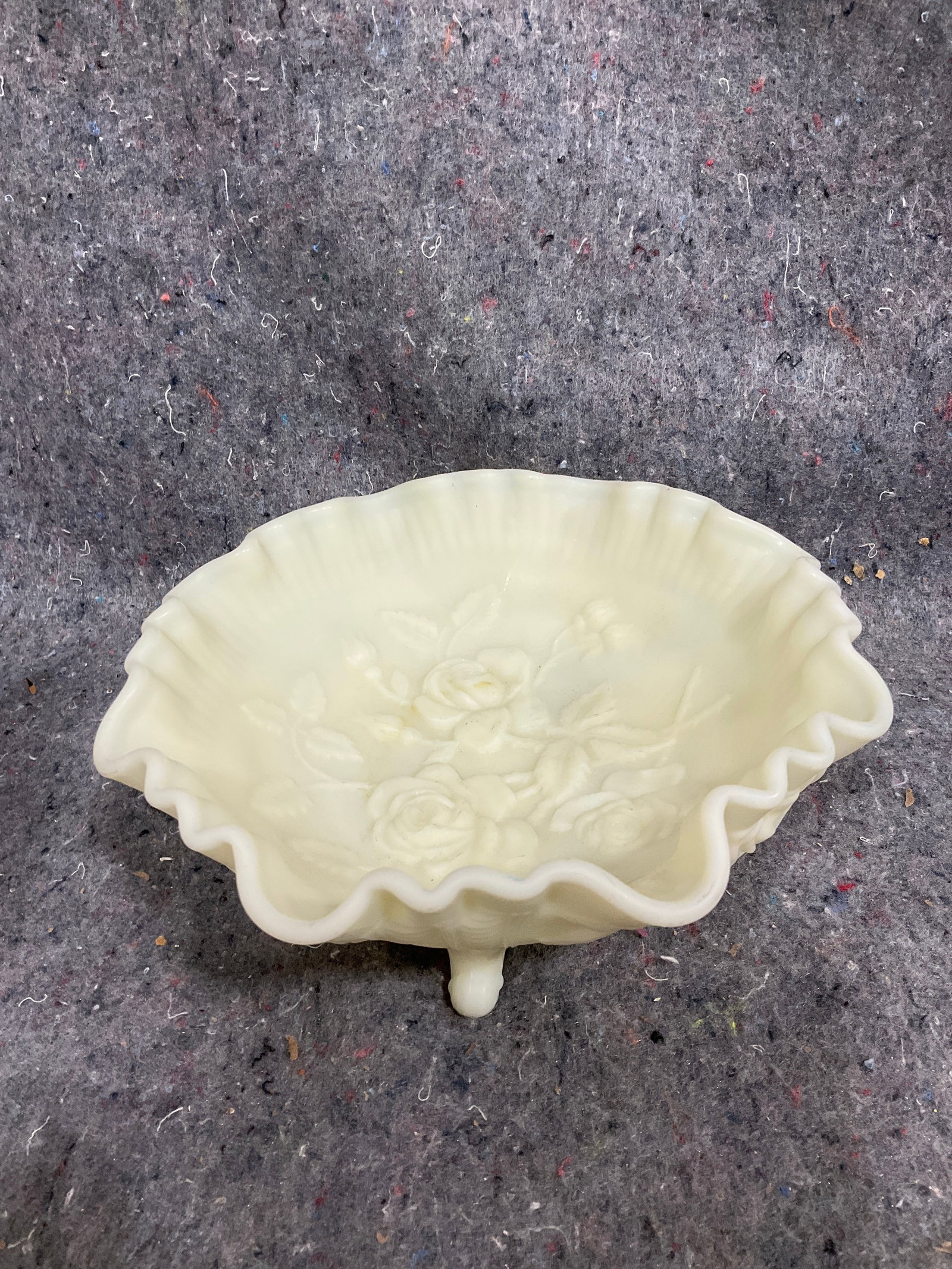 Vintage imperial glass custard yellow satin glass bowl(3in Tall): Vintage imperial glass custard yellow satin glass bowl(3in Tall)