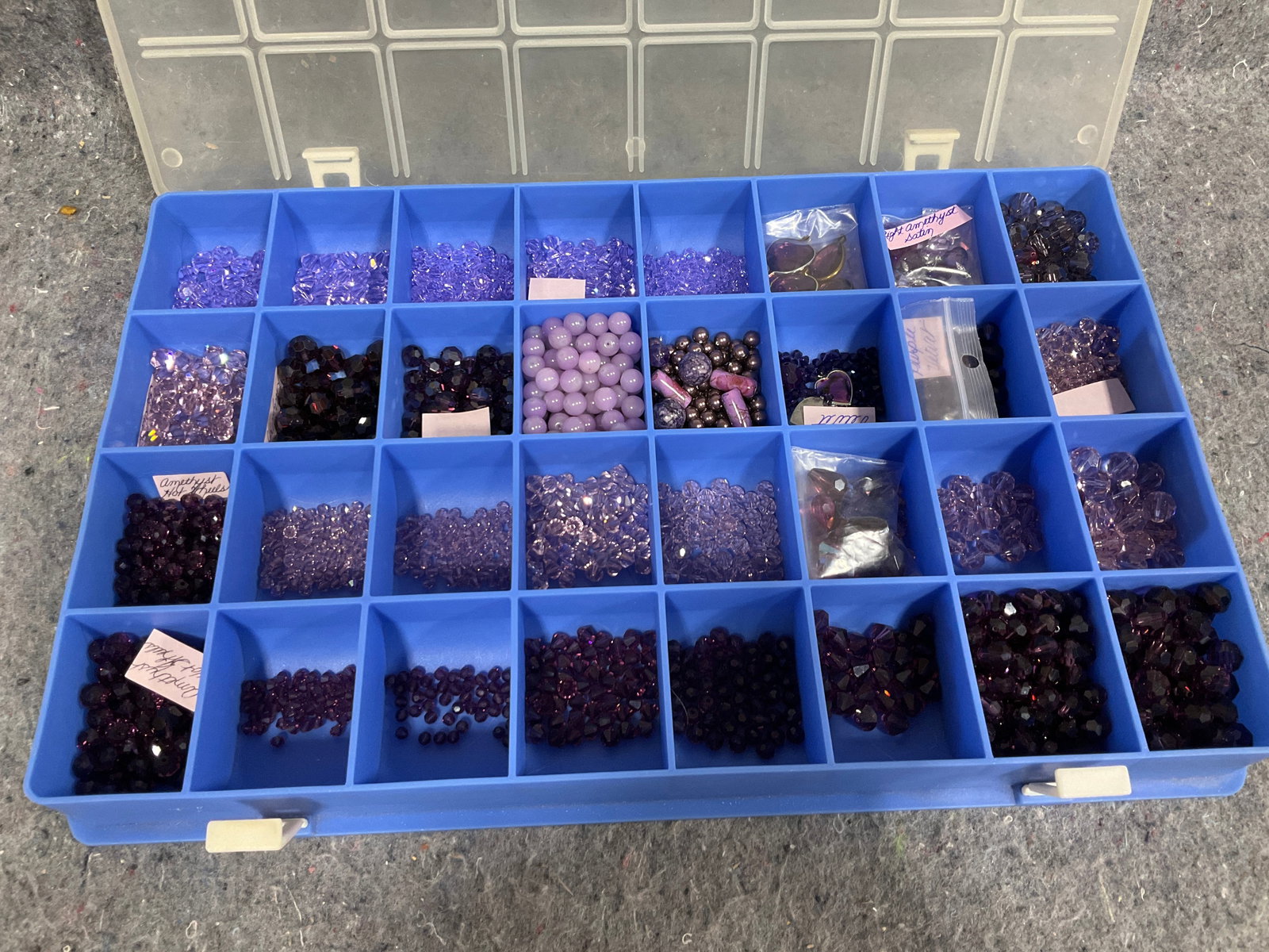 Various jewelry making beads: Various jewelry making beads