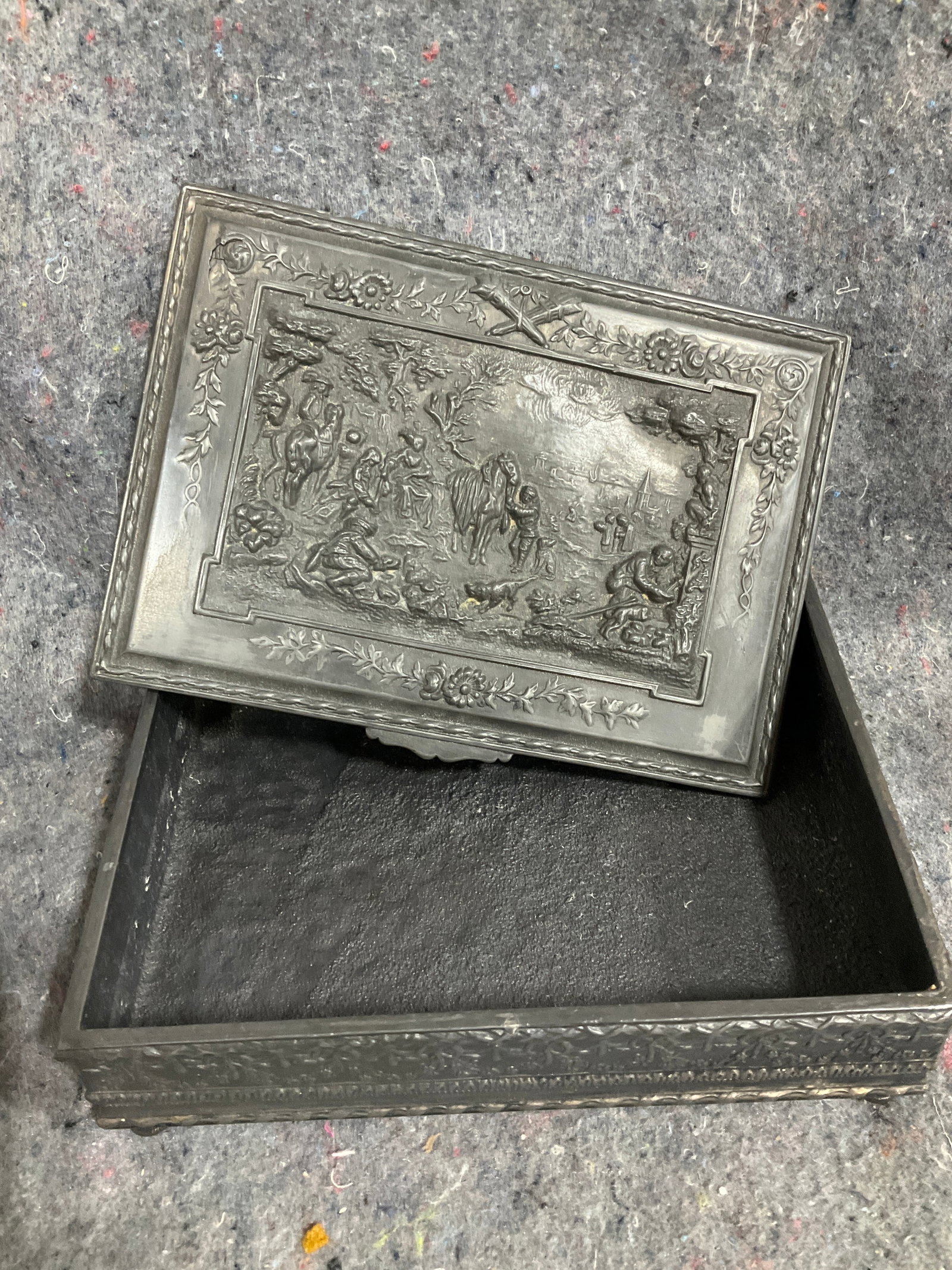 Silver plated pewter box (1 of 1)