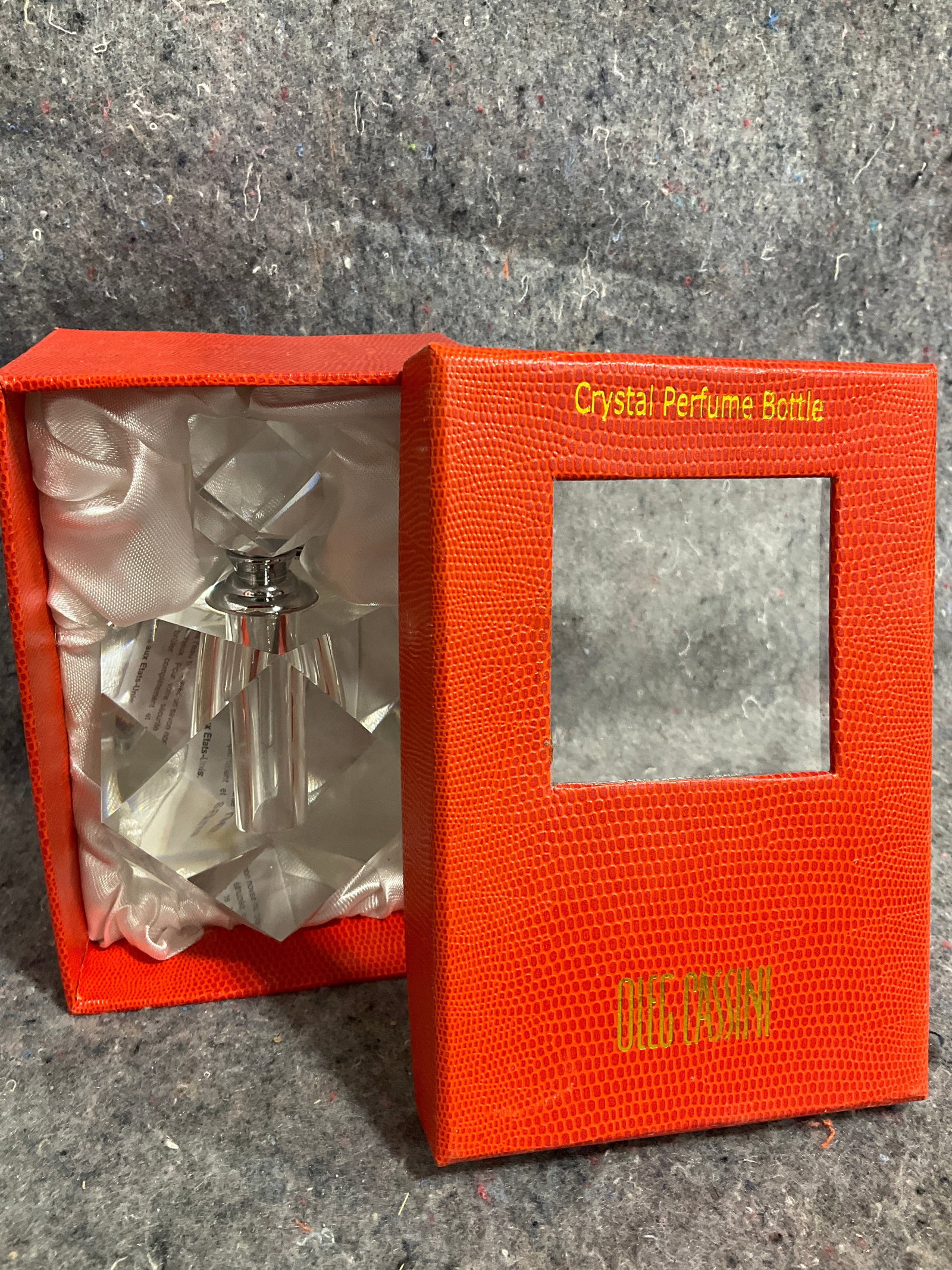 Vintage crystal perfume bottle (1 of 1)