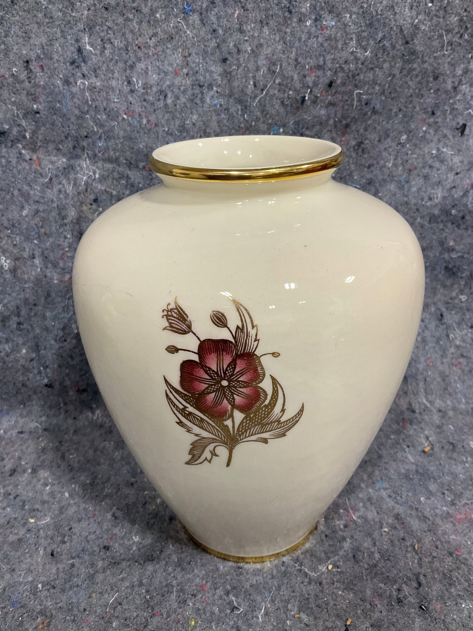 Limburg porcelain vase(6.5intall): Limburg porcelain vase(6.5intall)