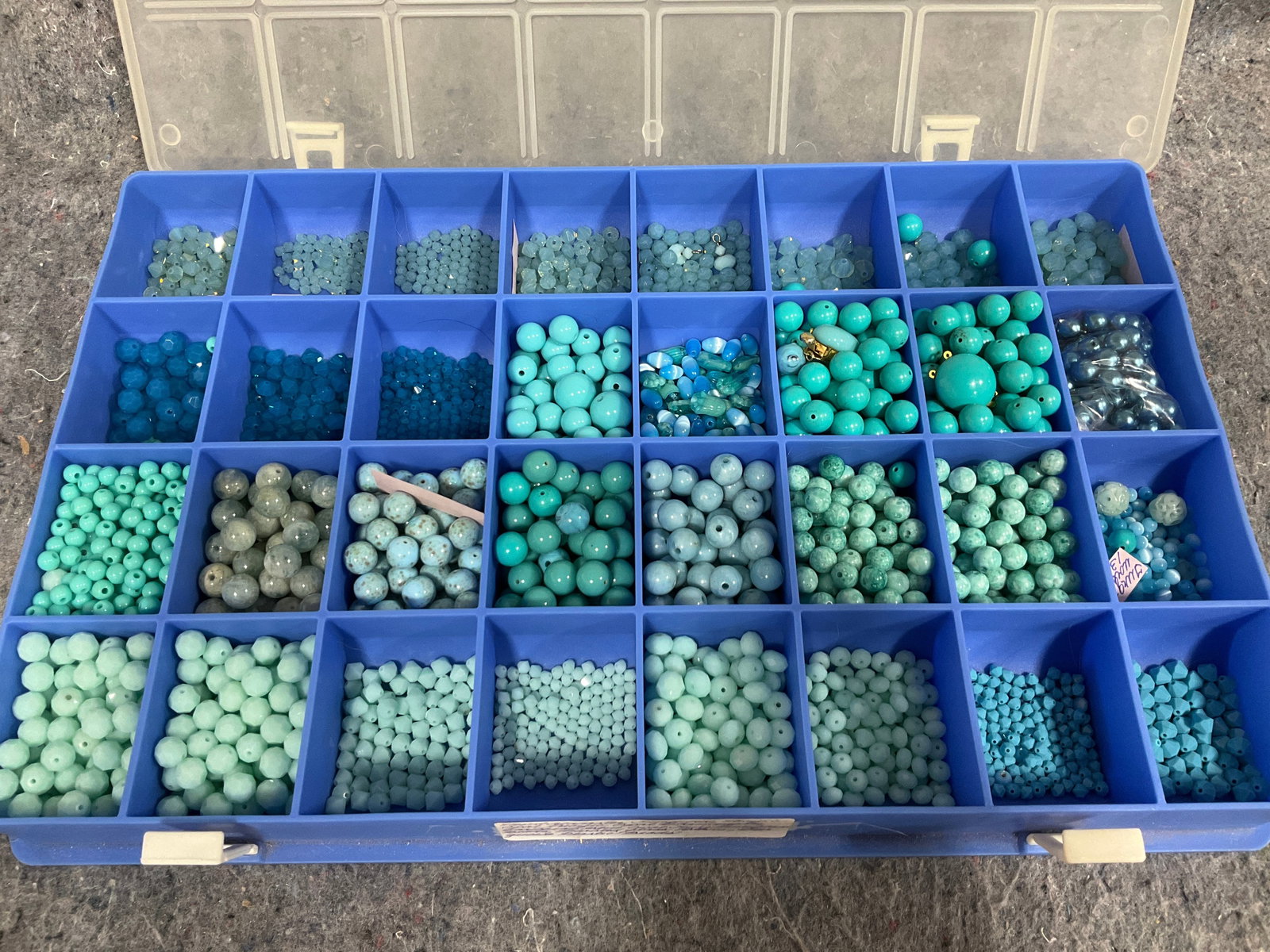 Various jewelry making beads: Various jewelry making beads