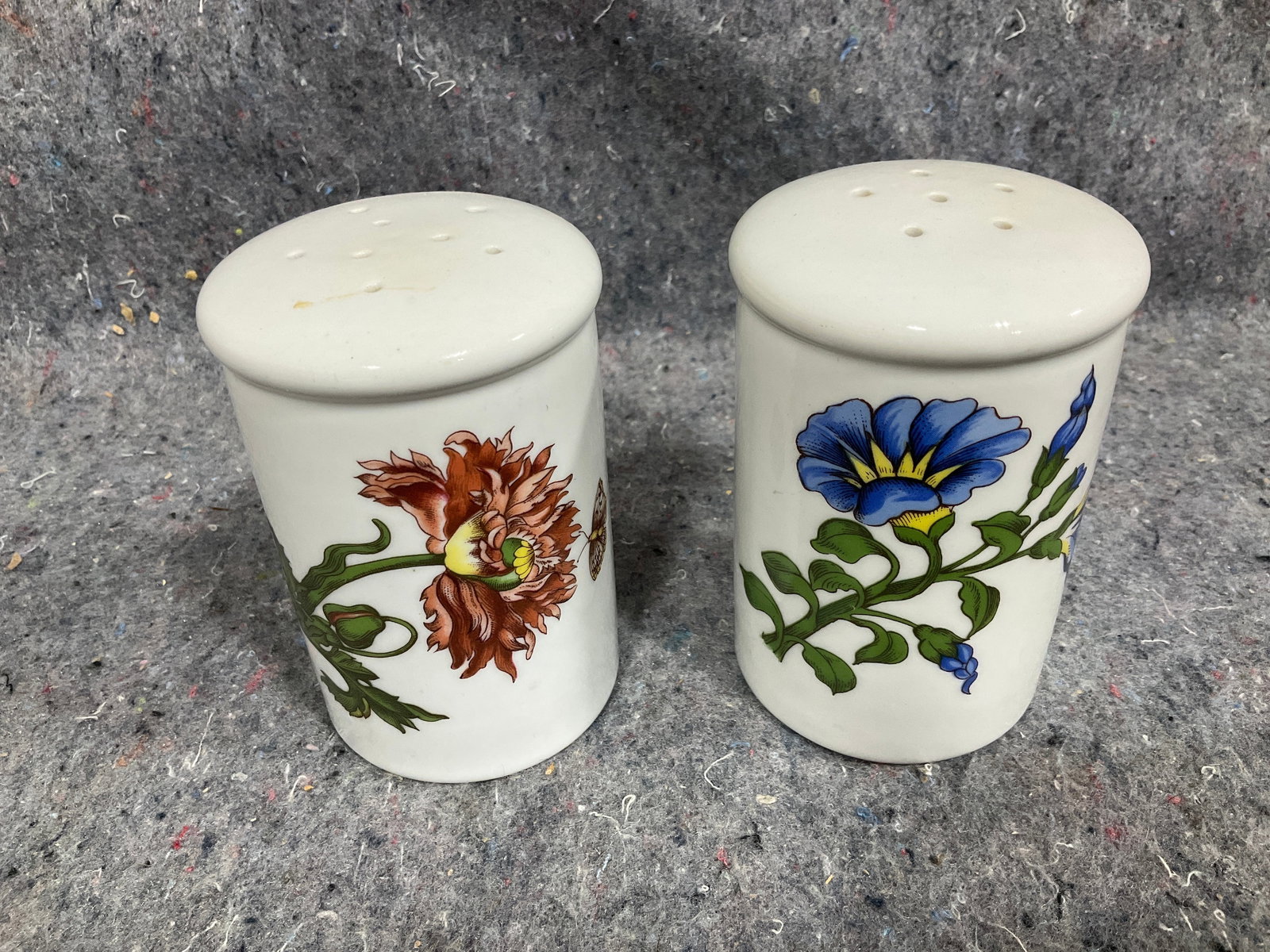 B.I.A. salt/pepper shakers(4intall) (1 of 1)