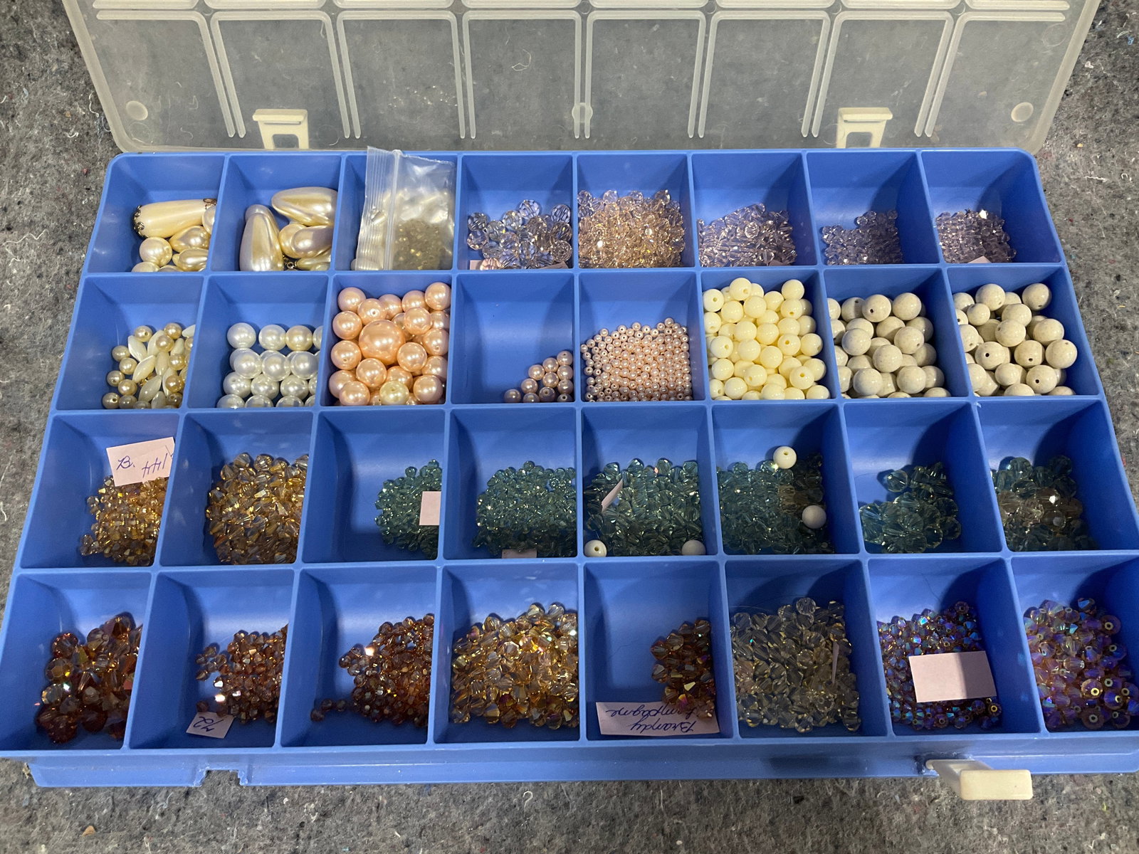 Various jewelry making beads: Various jewelry making beads