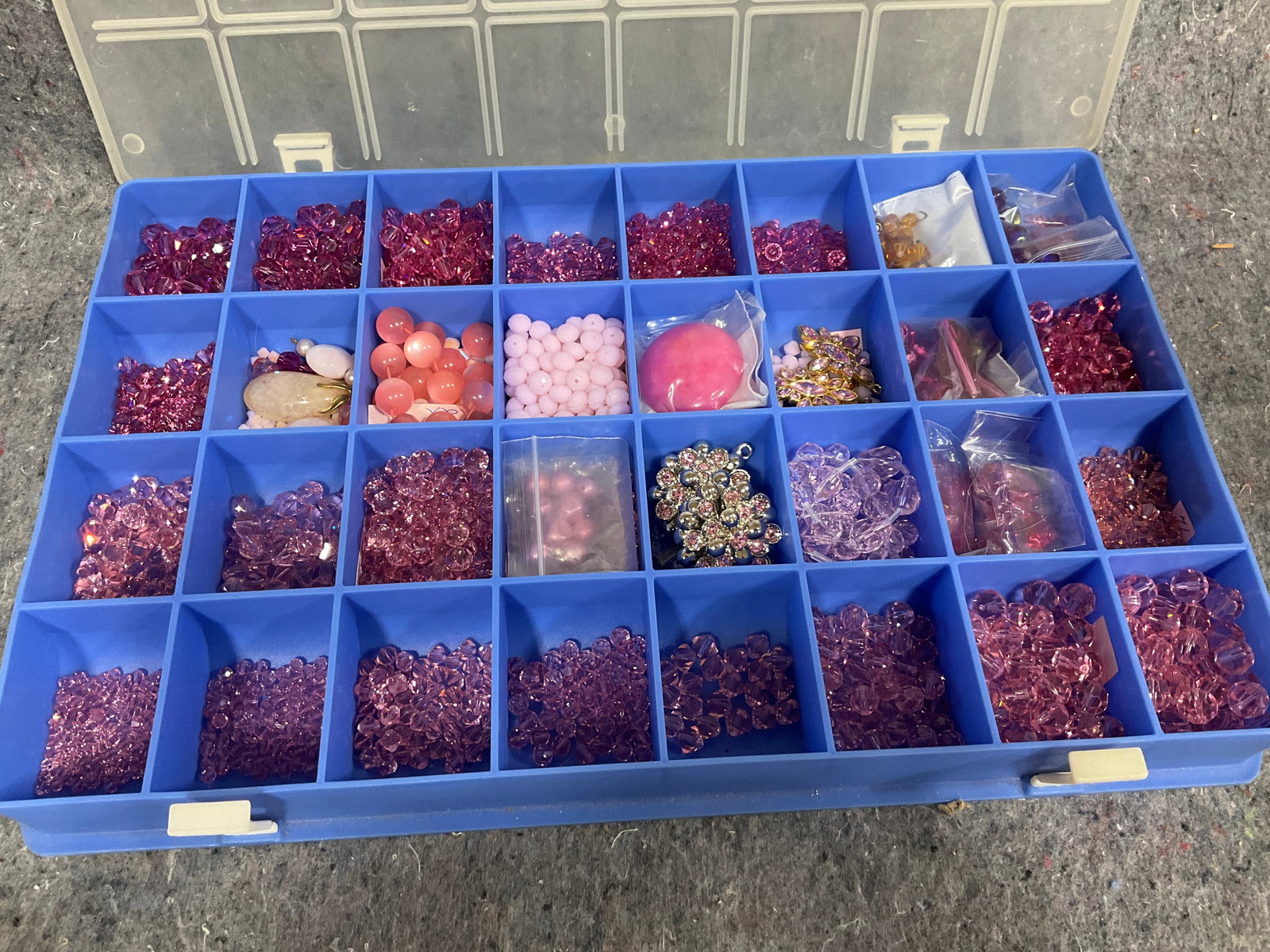 Various jewelry making beads: Various jewelry making beads