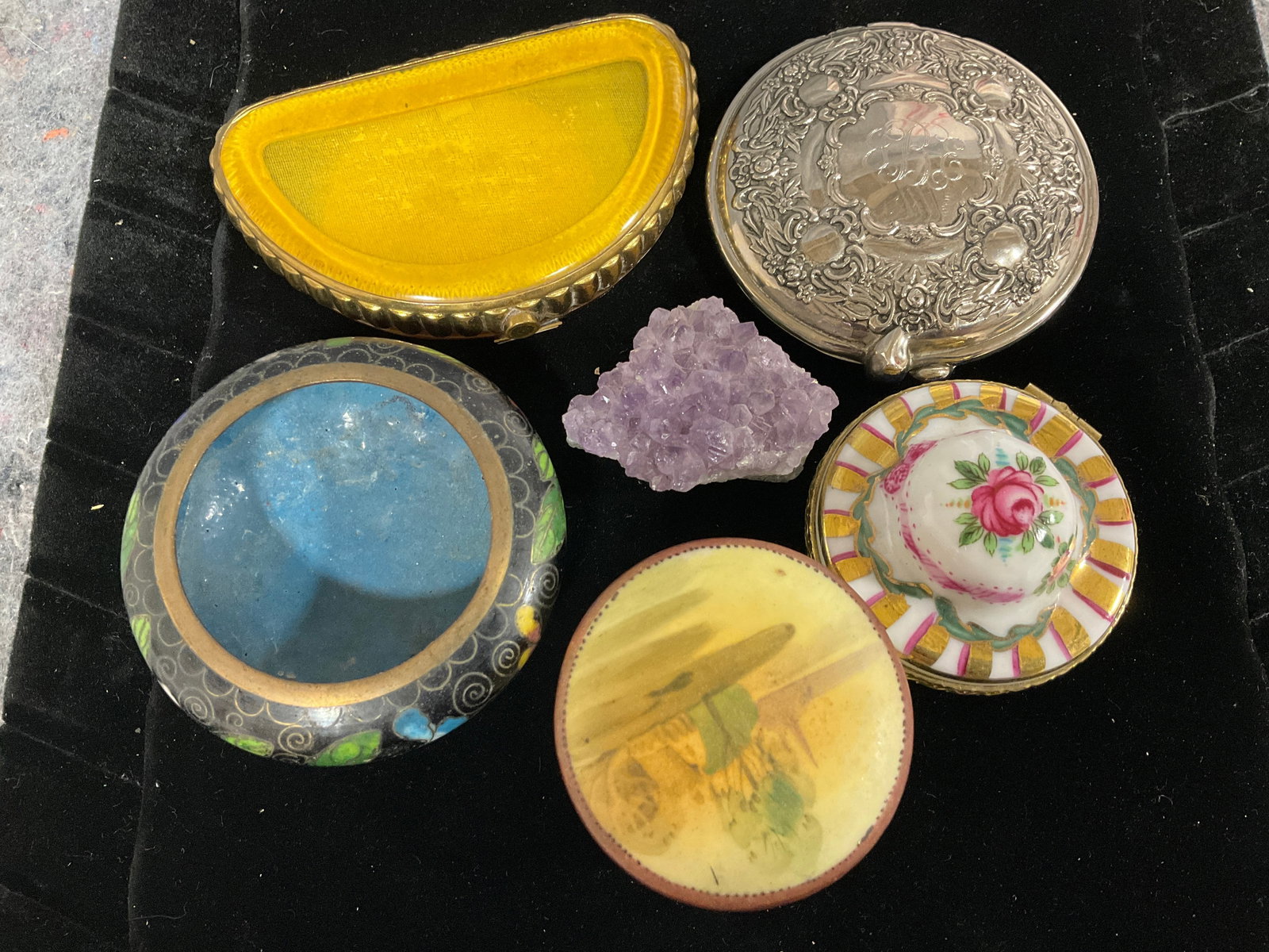 Vintage compact and more (1 of 1)