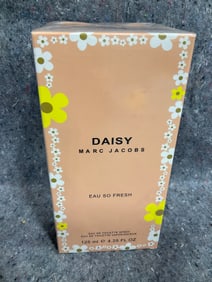 Daisy Marc Jacobs Toilette Spray (4.25 Fl Oz) *sealed*