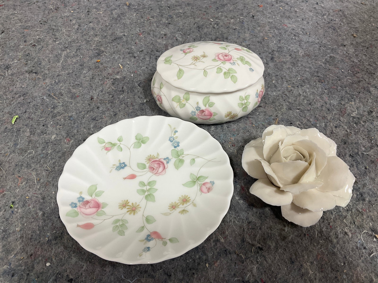Wedgwood trinket box/dish and porcelain flower(tallest 2in) (1 of 1)