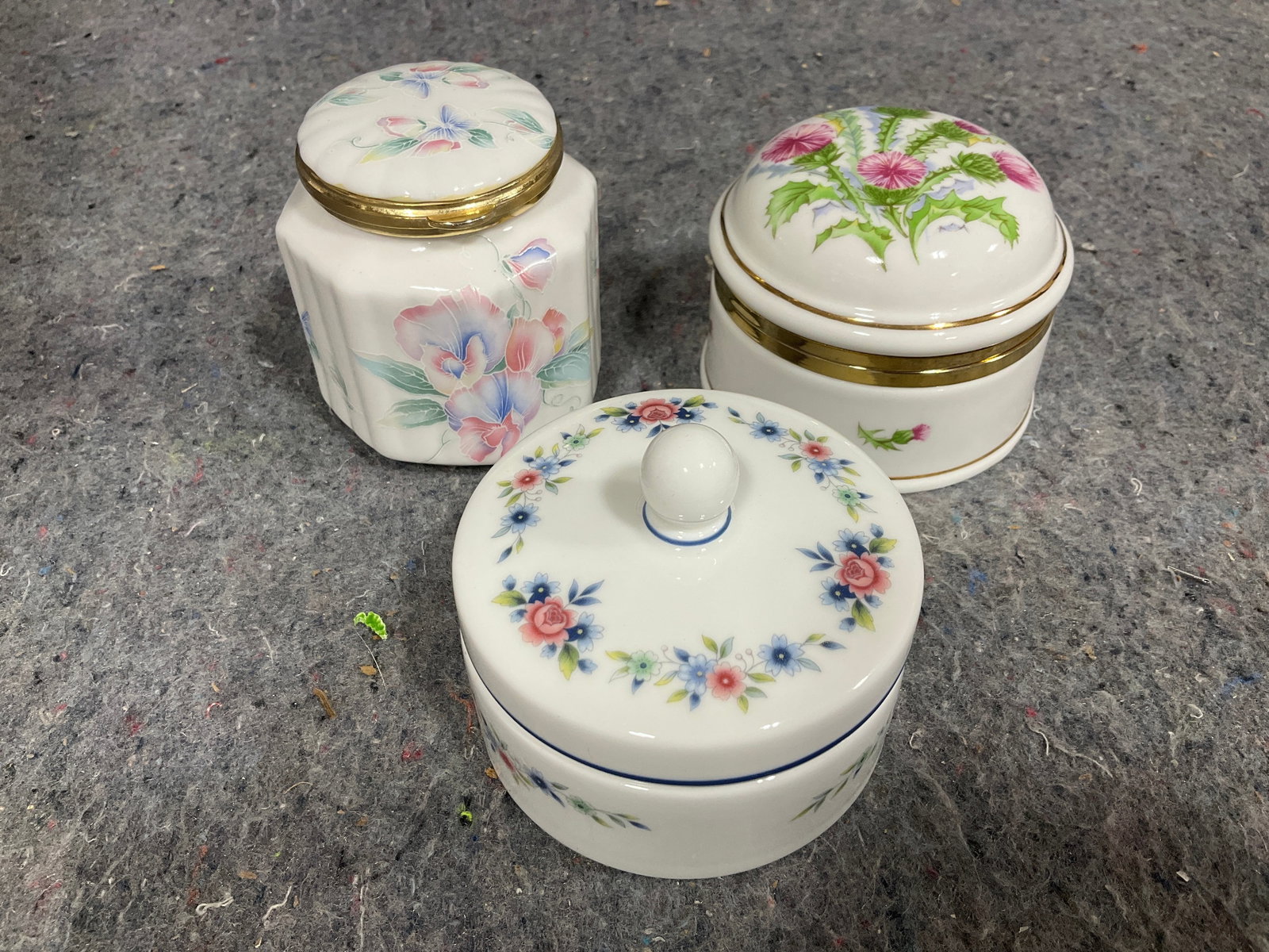 Ceramic trinket boxes(Aynsley, Wedgwood,etc.-tallest 3in) (1 of 1)