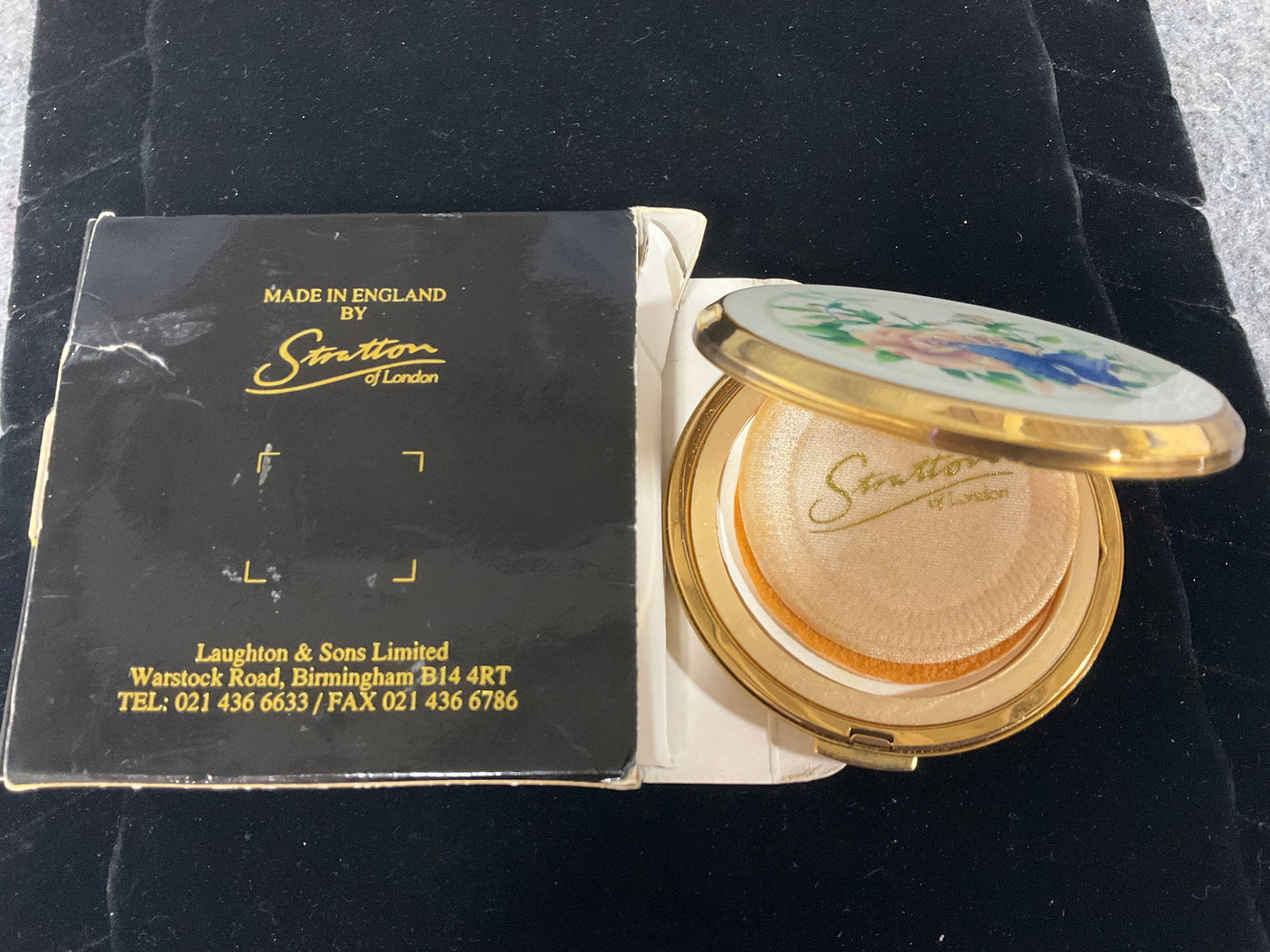 Vintage Stratton of London compact: Vintage Stratton of London compact