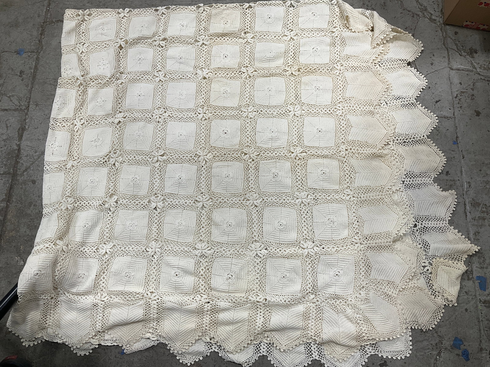 Vintage lace tablecloth(80inx84in) (1 of 1)