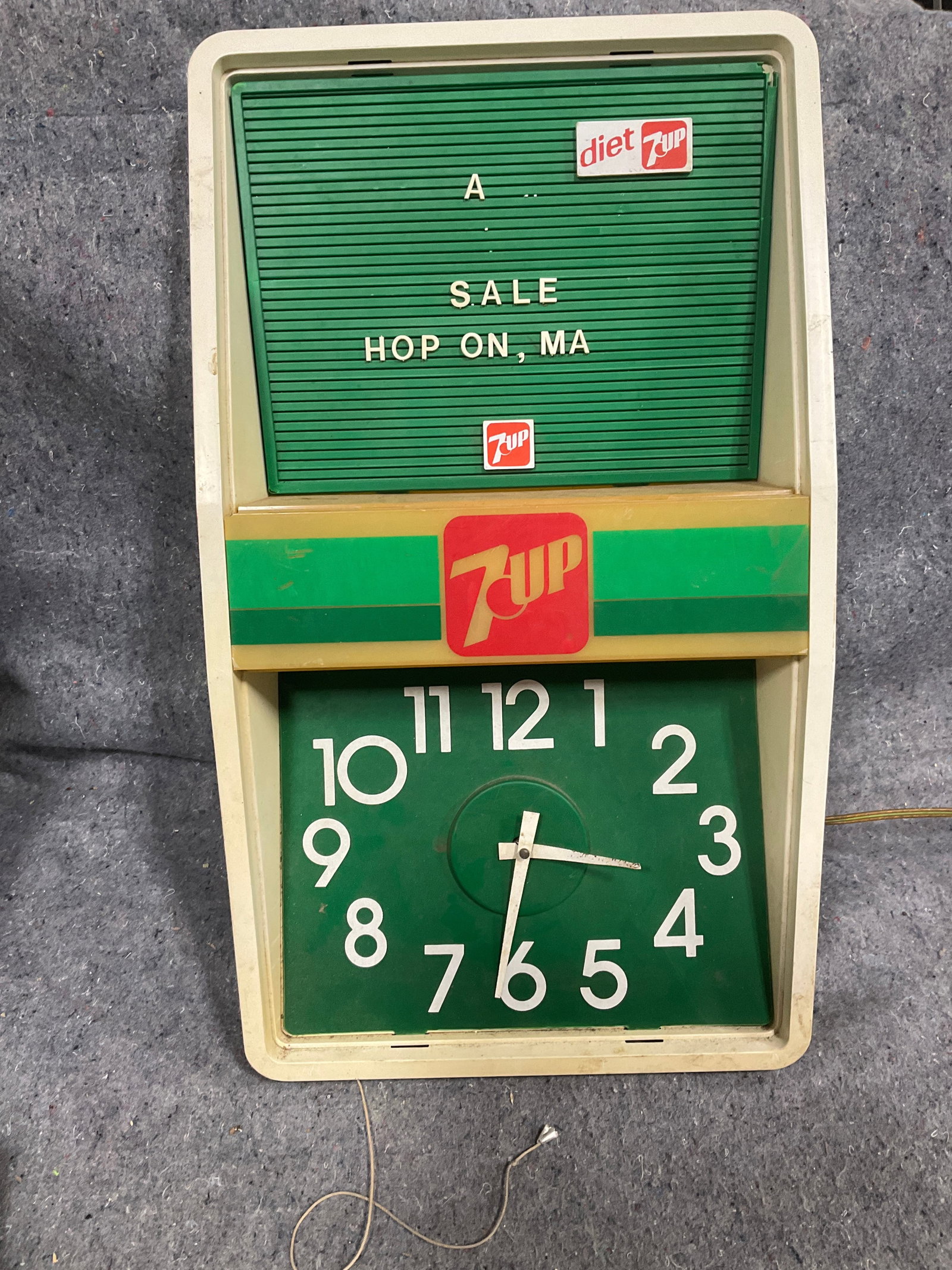 Vintage 7up clock light display(24.5inx14inx4.5in-unknown working condition) (1 of 1)