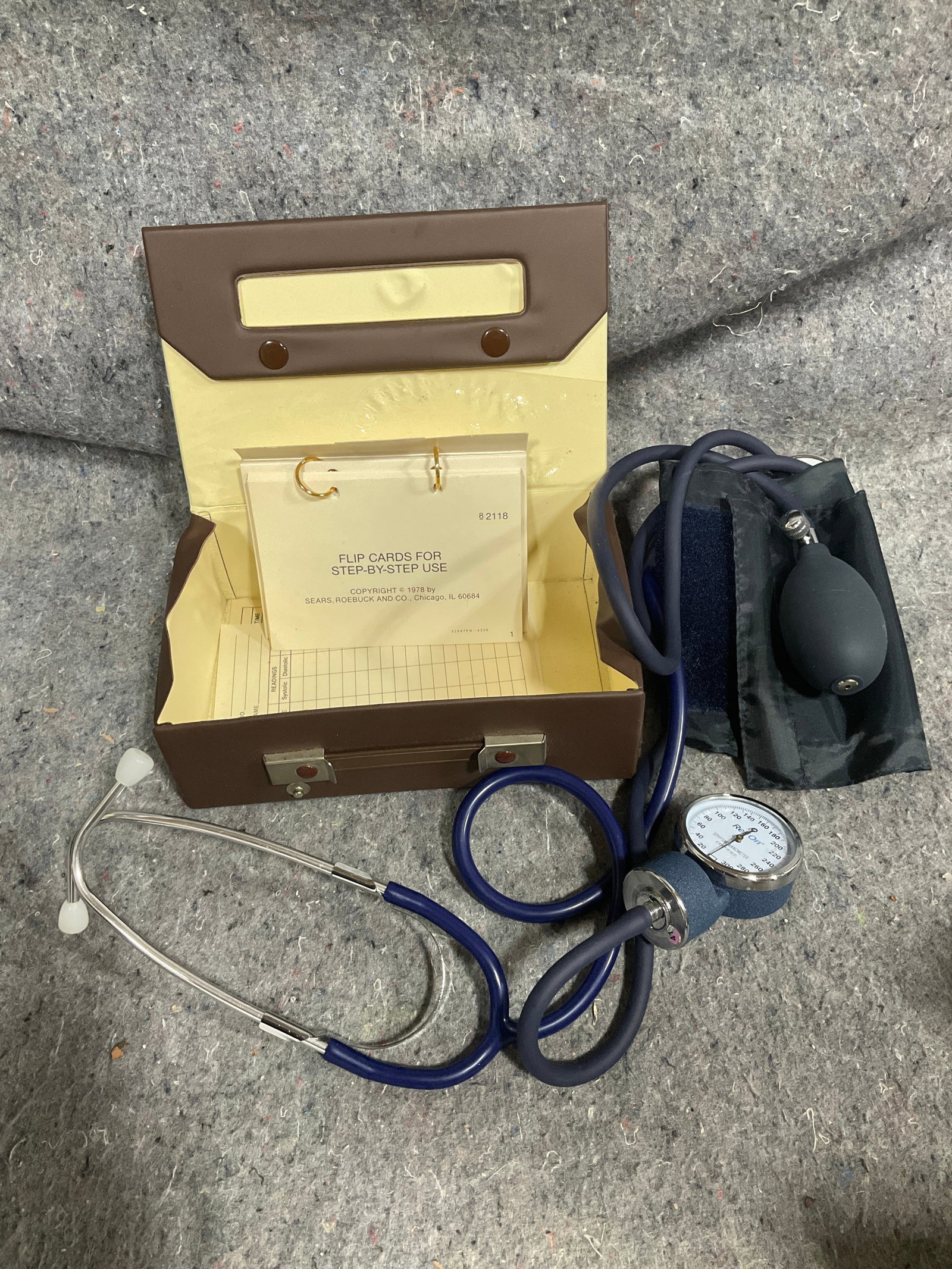 Vintage Sears Reli On blood pressure monitor with flip cards and case: Vintage Sears Reli On blood pressure monitor with flip cards and case