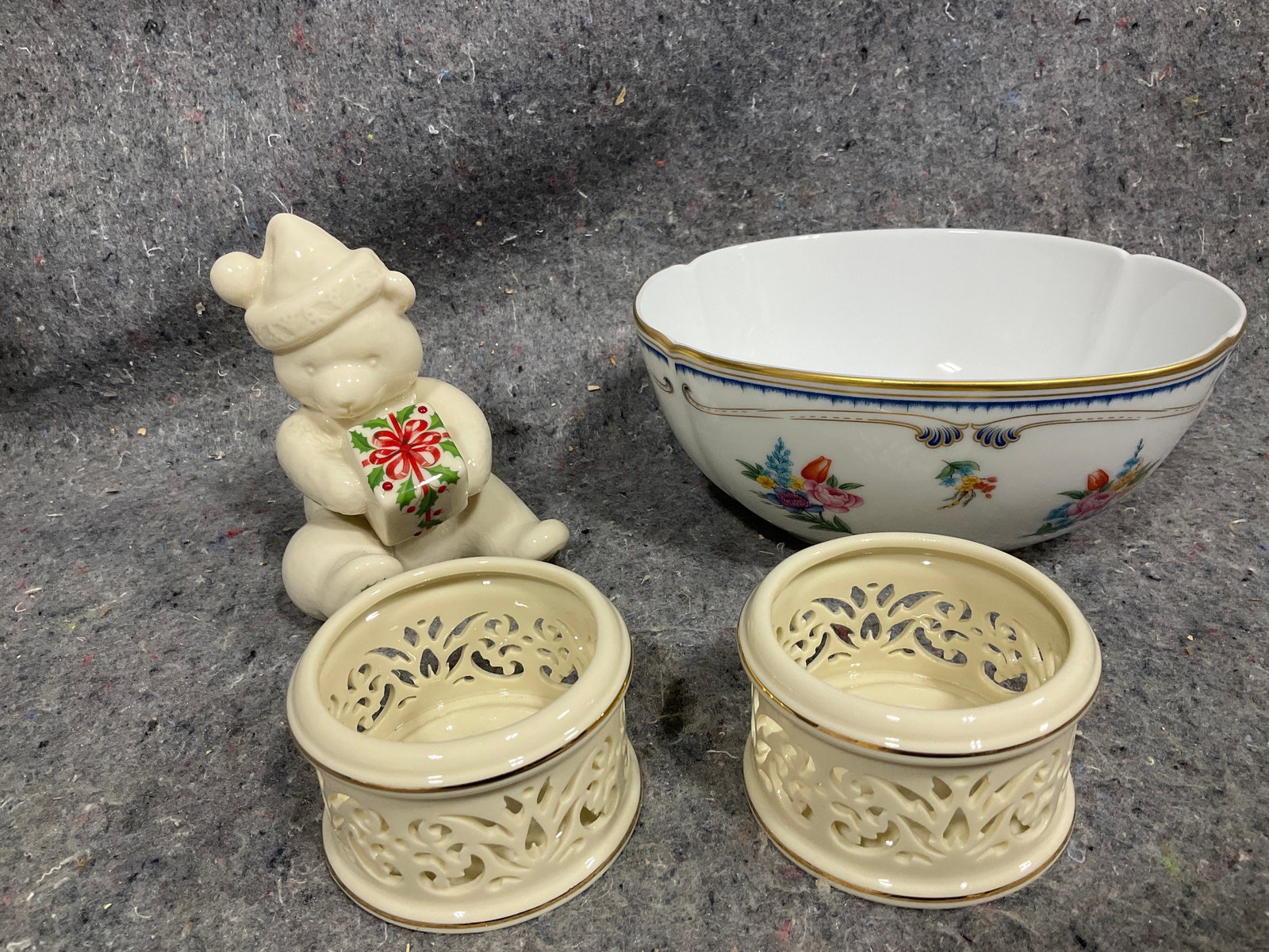 Lenox bear ]\statue, candleholders, and bowl(4.5in tallest): Lenox bear ]\statue, candleholders, and bowl(4.5in tallest)