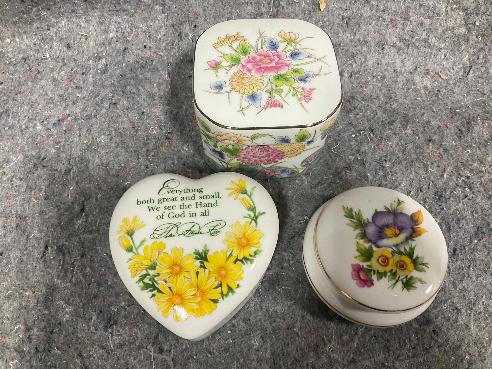 Ceramic trinket boxes(talles 2.5in) (1 of 1)