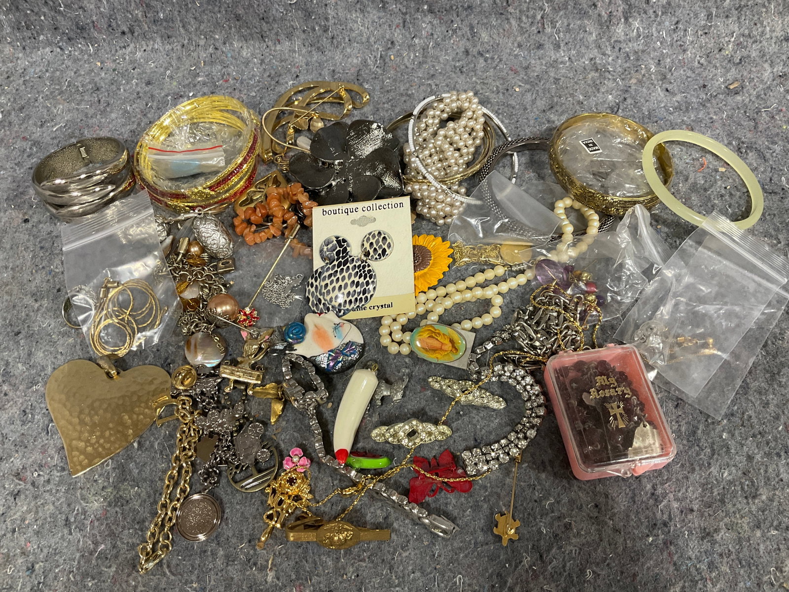 1960's costume jewelry: 1960's costume jewelry
