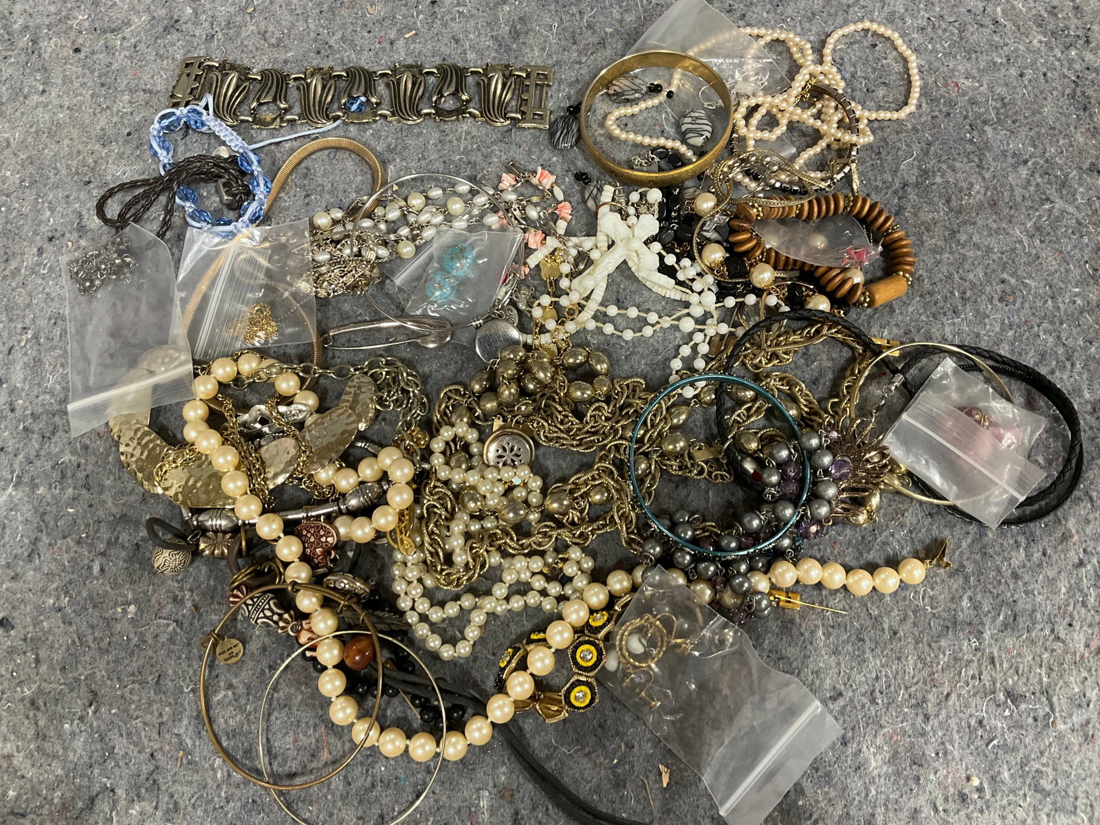 1960's costume jewelry: 1960's costume jewelry
