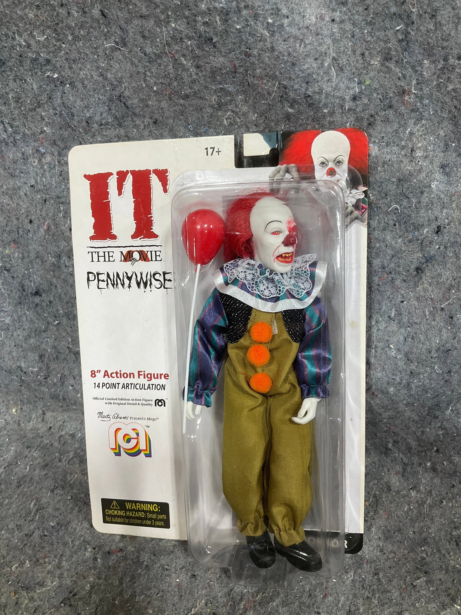 IT Pennywise collectible figure*new in package*: IT Pennywise collectible figure*new in package*