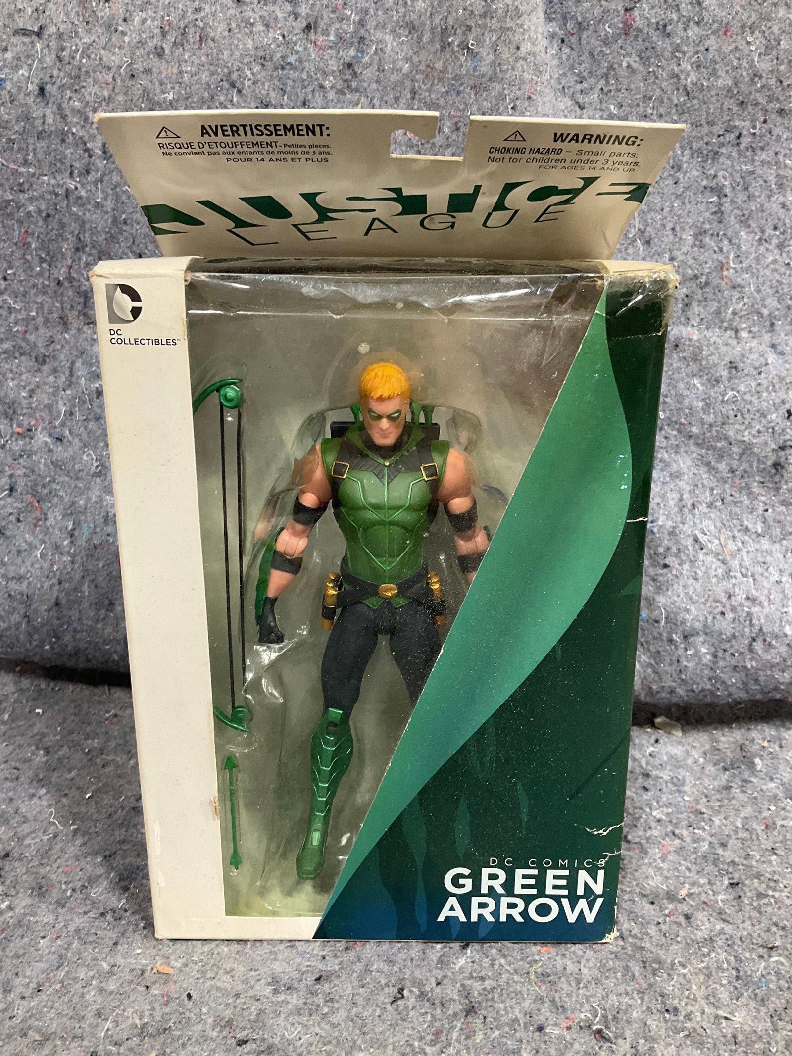 DC Multiverse Deathstroke Collectible Figure *new in box*: DC Multiverse Deathstroke Collectible Figure *new in box*