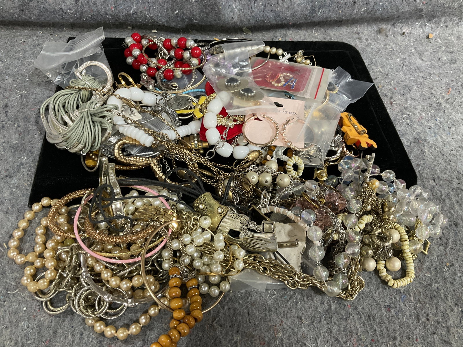 Vintage Costume Jewelry: Vintage Costume Jewelry