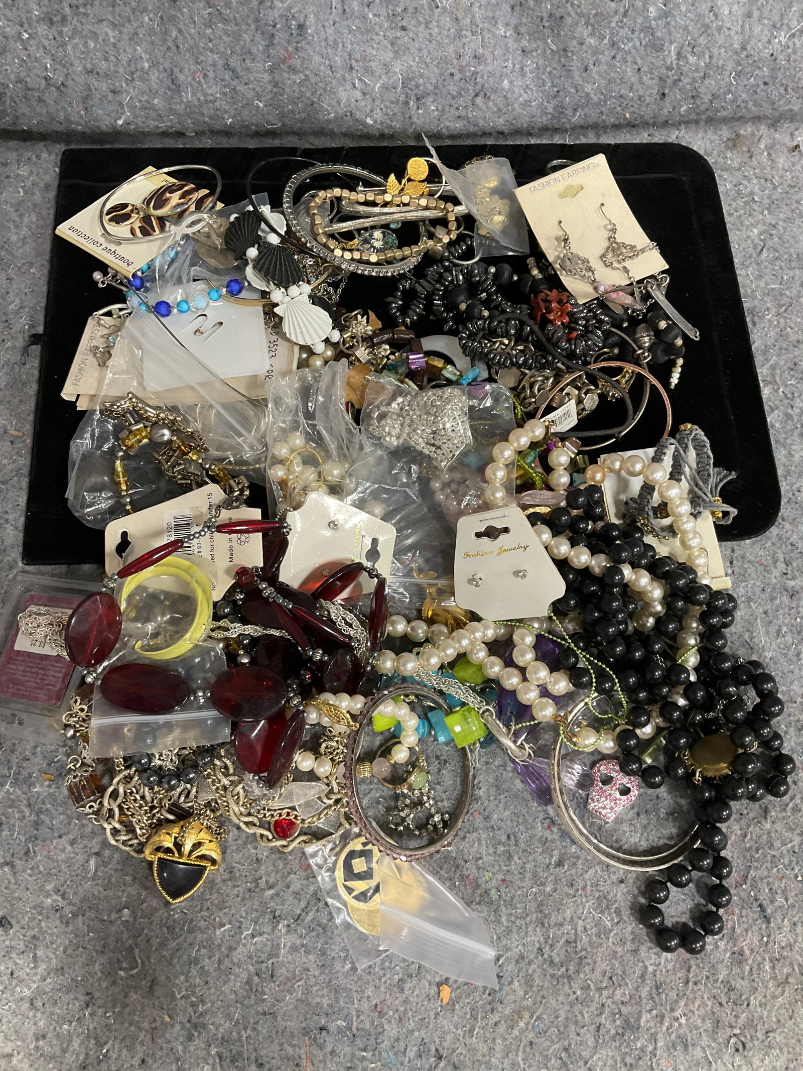 Vintage Costume Jewelry: Vintage Costume Jewelry