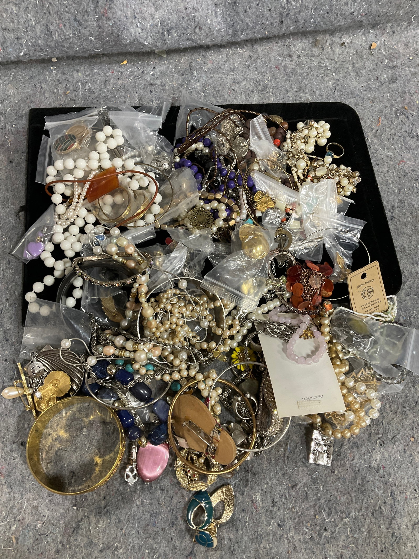 Vintage Costume Jewelry: Vintage Costume Jewelry