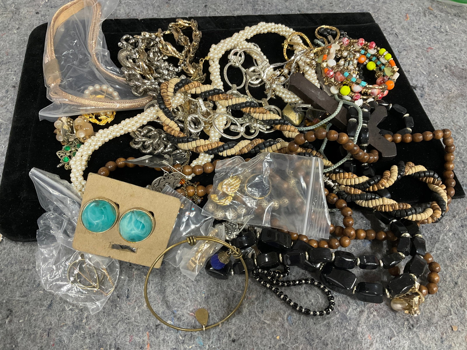 Various 1960s Costume Jewelry: Various 1960s Costume Jewelry