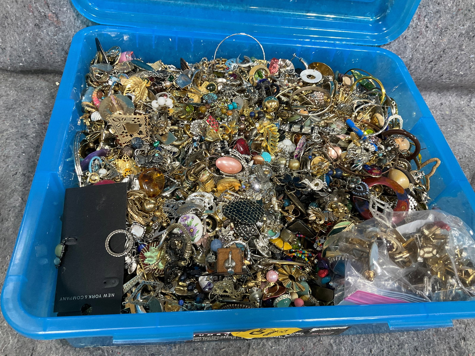 Jewelry findings: Jewelry findings