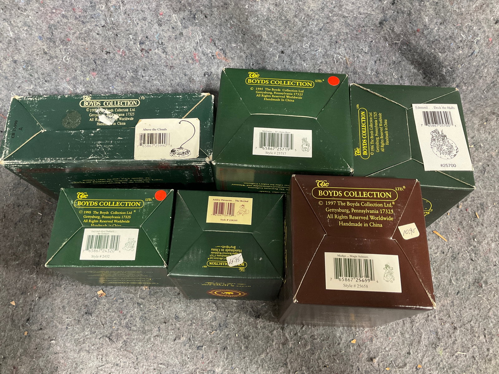 Boyds Bear and Friends collectibles in box (1 of 1)