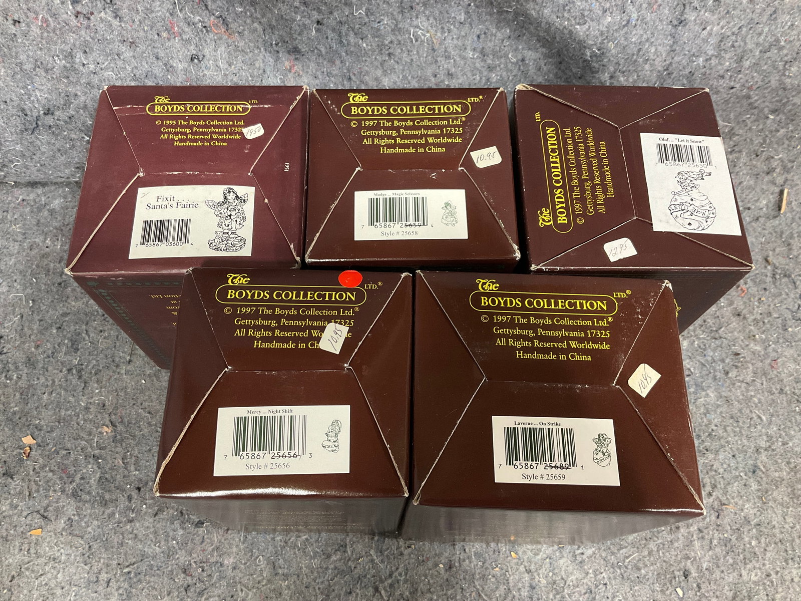 Boyds Bear and Friends collectibles in box (1 of 1)