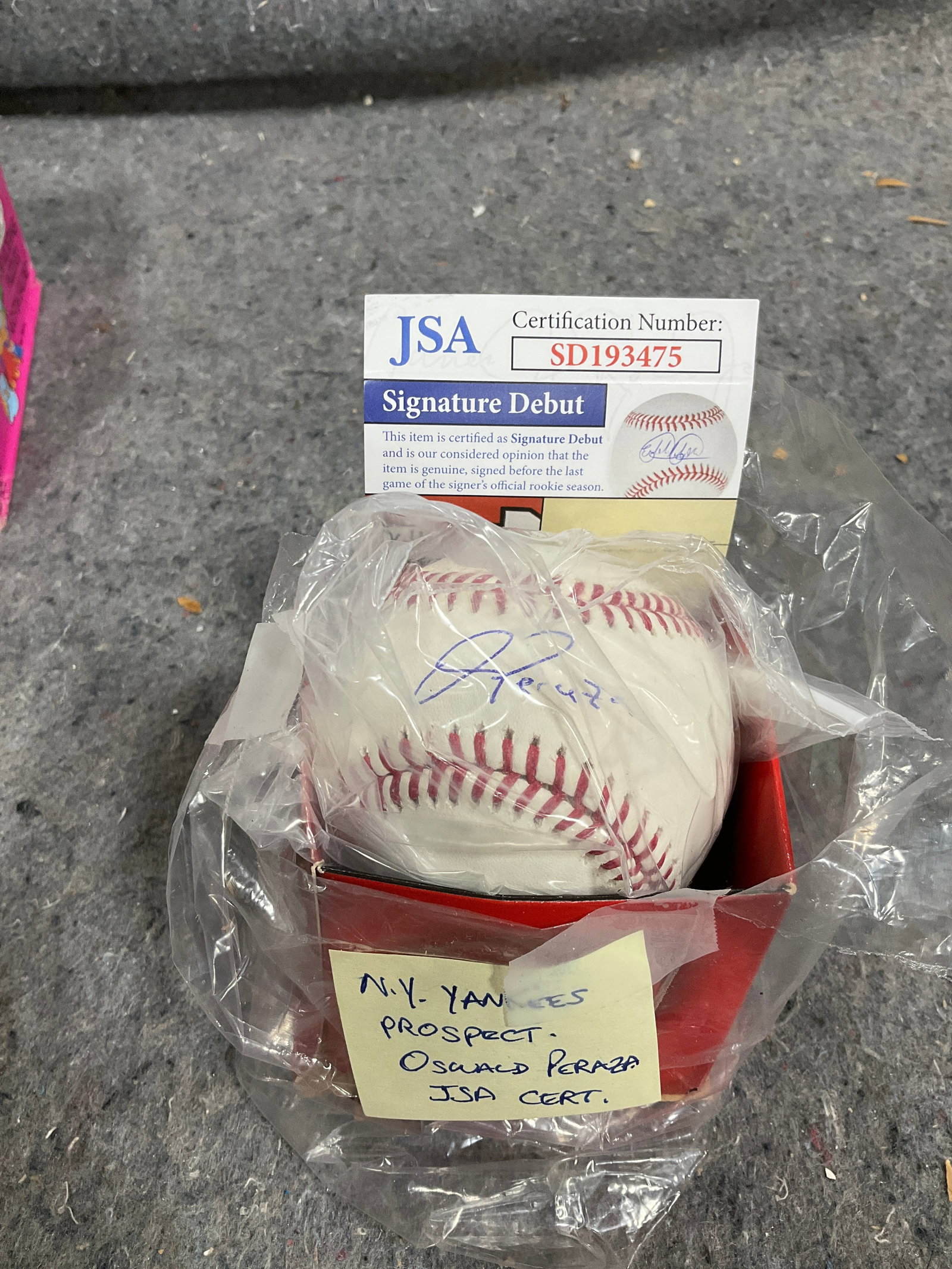 Oswald Peraza autographed baseball (1 of 1)