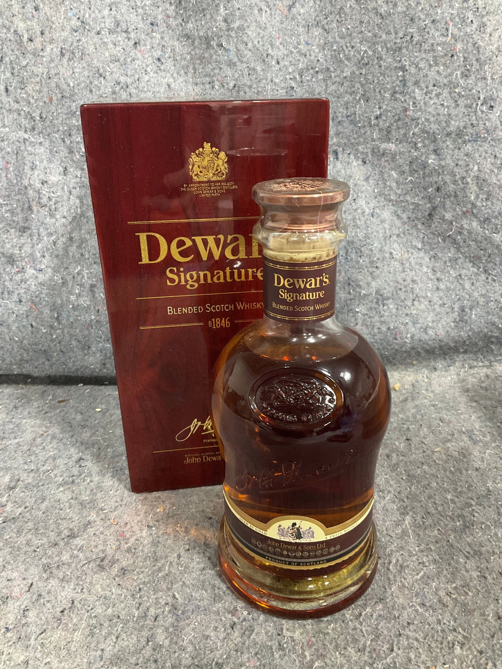 Dewar's signature blended scotch whisky*sealed*(43%,750mL): Dewar's signature blended scotch whisky*sealed*(43%,750mL)