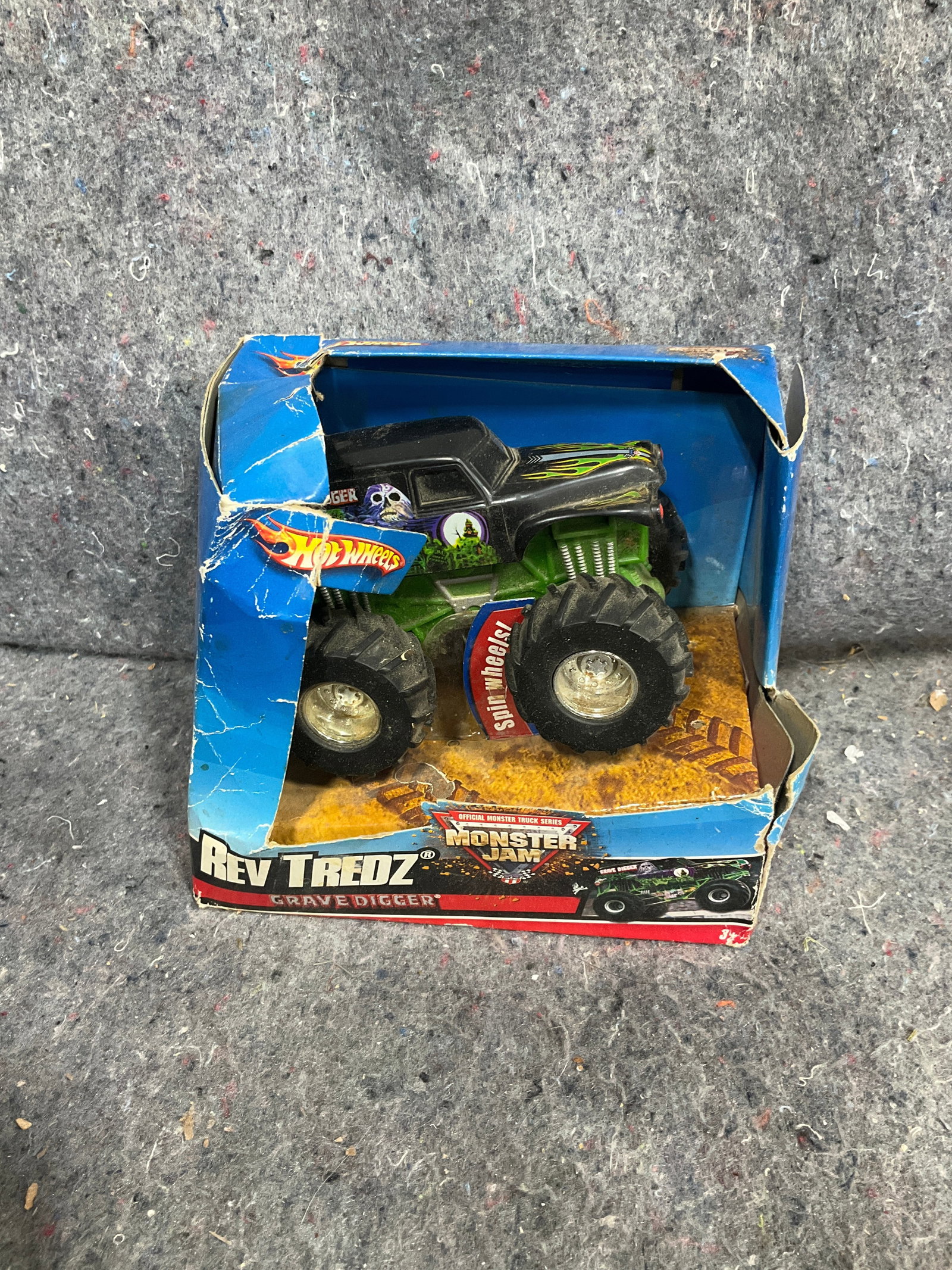 Hot Wheels Rev Tredz Grave Digger Vehicle *in box*: Hot Wheels Rev Tredz Grave Digger Vehicle *in box*