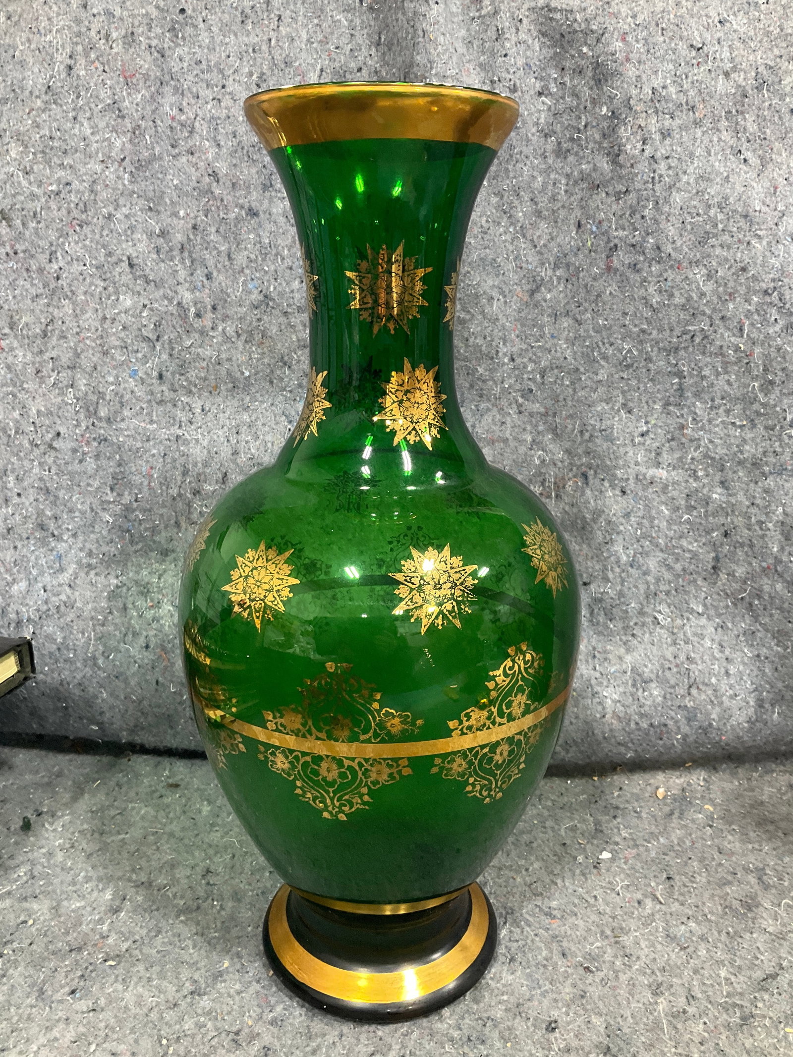 Green Glass Vase with Gold Trim (16in Tall): Green Glass Vase with Gold Trim (16in Tall)