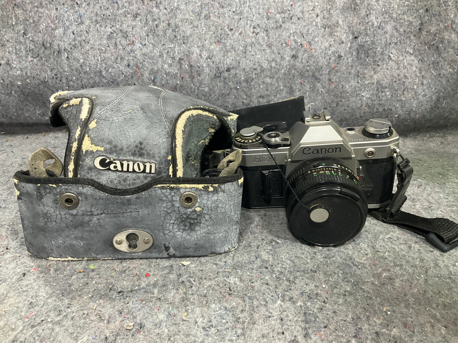 Vintage Canon Camera with Carrying Case (1 of 1)